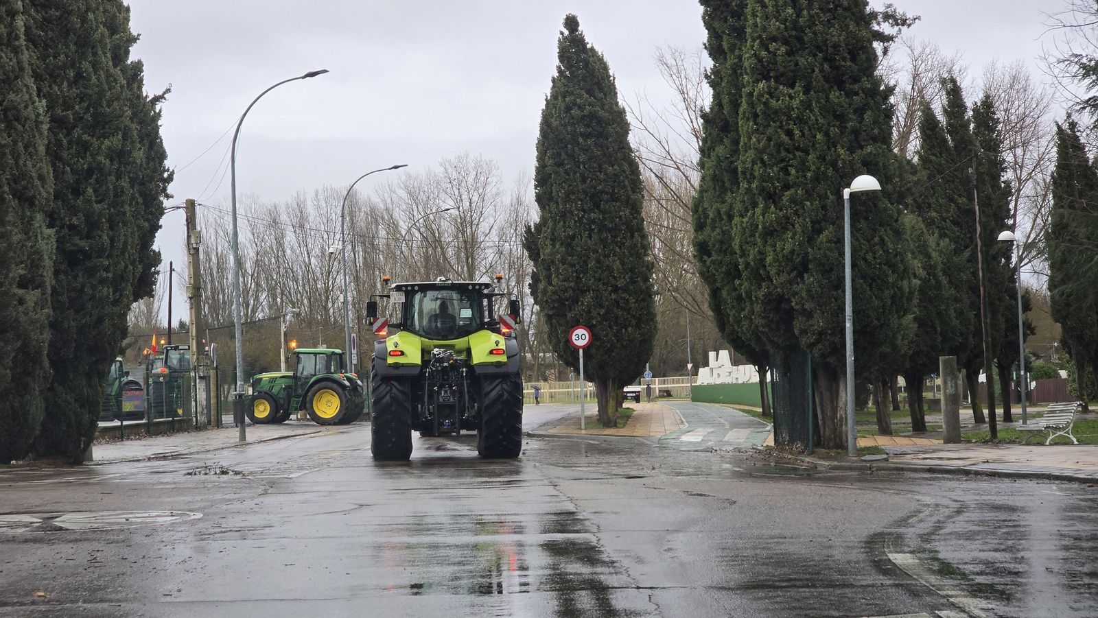 En imágenes la marcha con tractores y vehículos de campo en Salamanca en protesta contra Mercosur