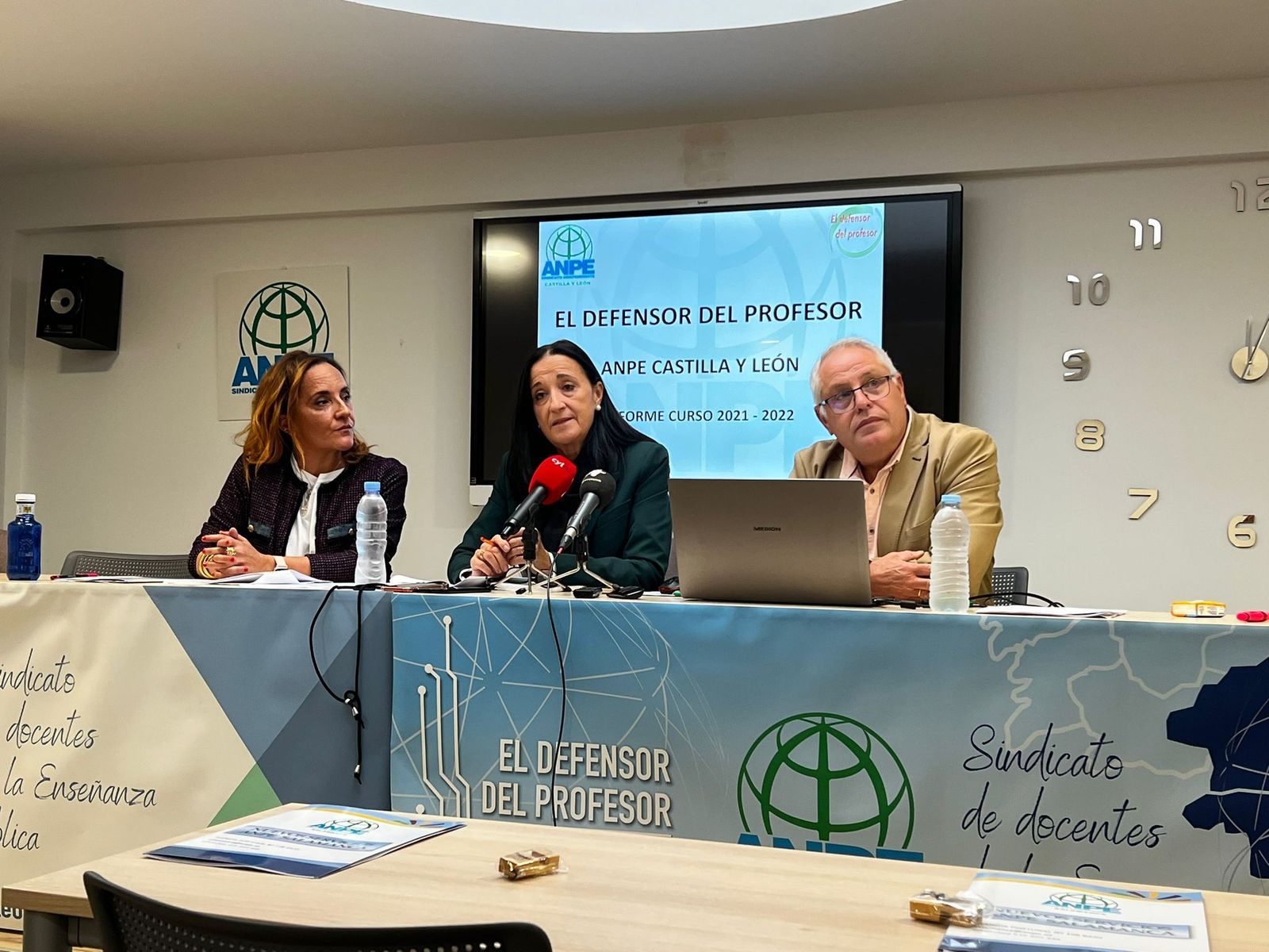 Presentación del informe del defensor del profesor de Anpe