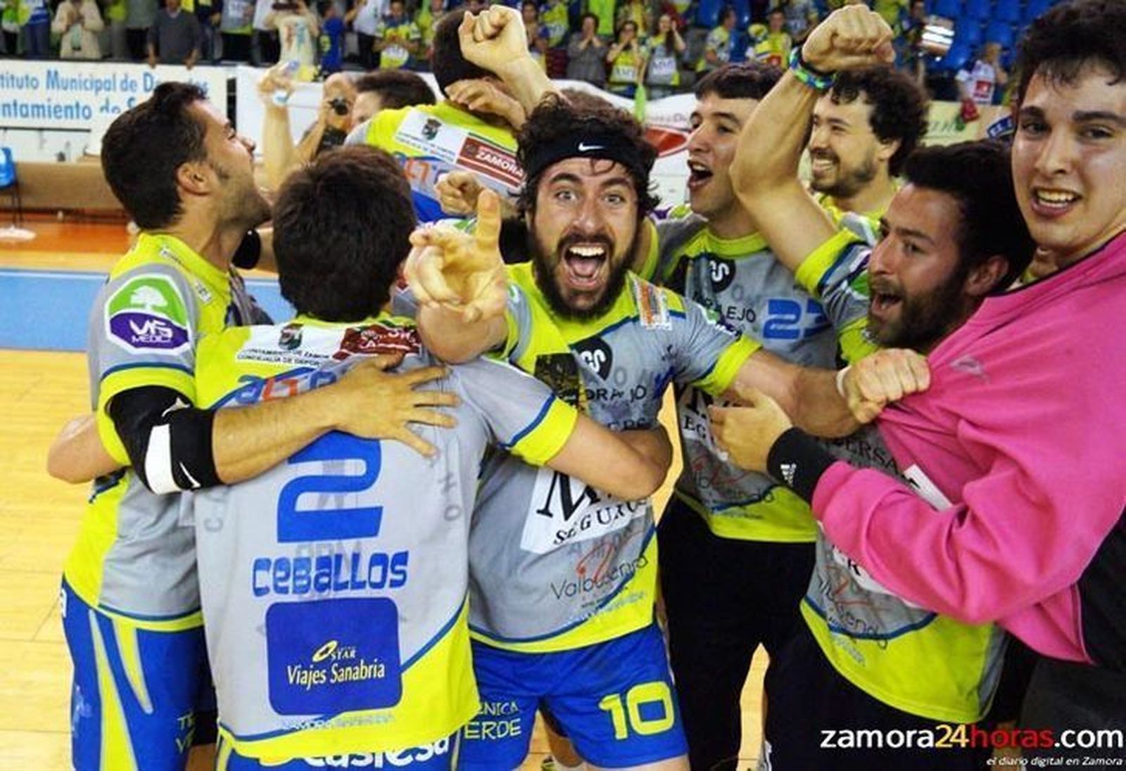 Foto del primer ascenso a la Liga ASOBAL del Balonmano Zamora en Santander. Archivo.