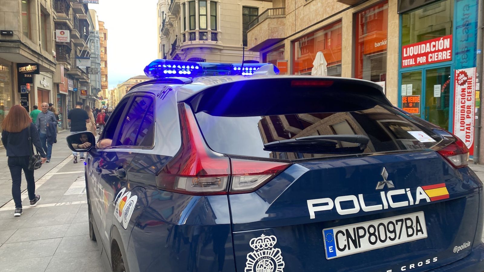 Un vehículo de la Policía Nacional en la calle Santa Clara Un vehículo de la Policía Nacional en la calle Santa Clara
