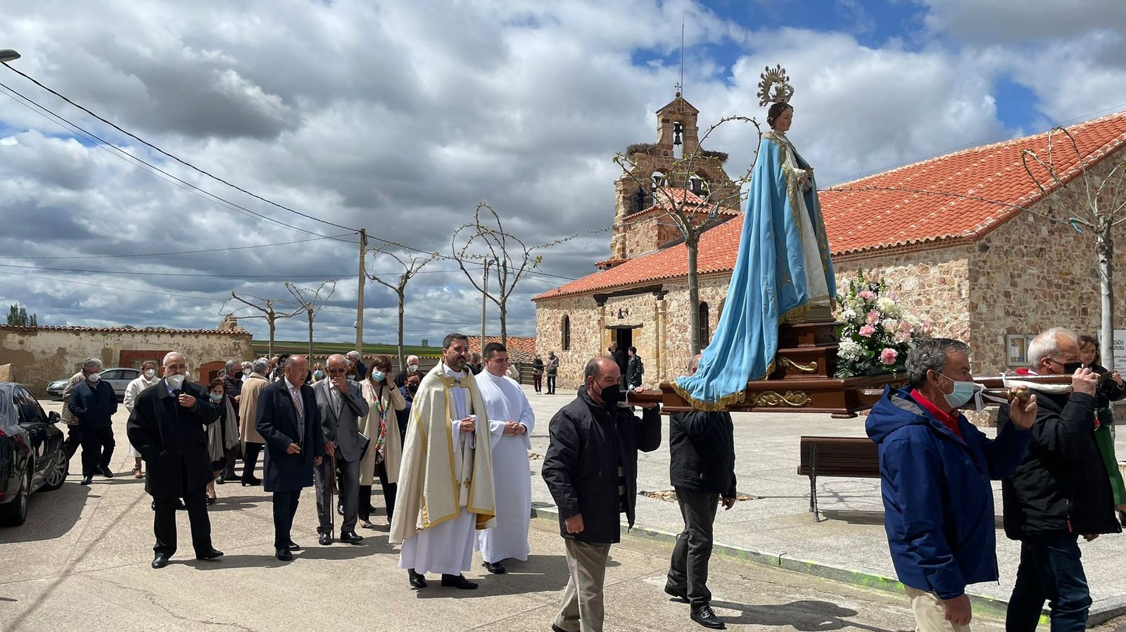 Los vecinos de Entrala celebran la restauración de la Iglesia de Nuestra Señora de la Asunción