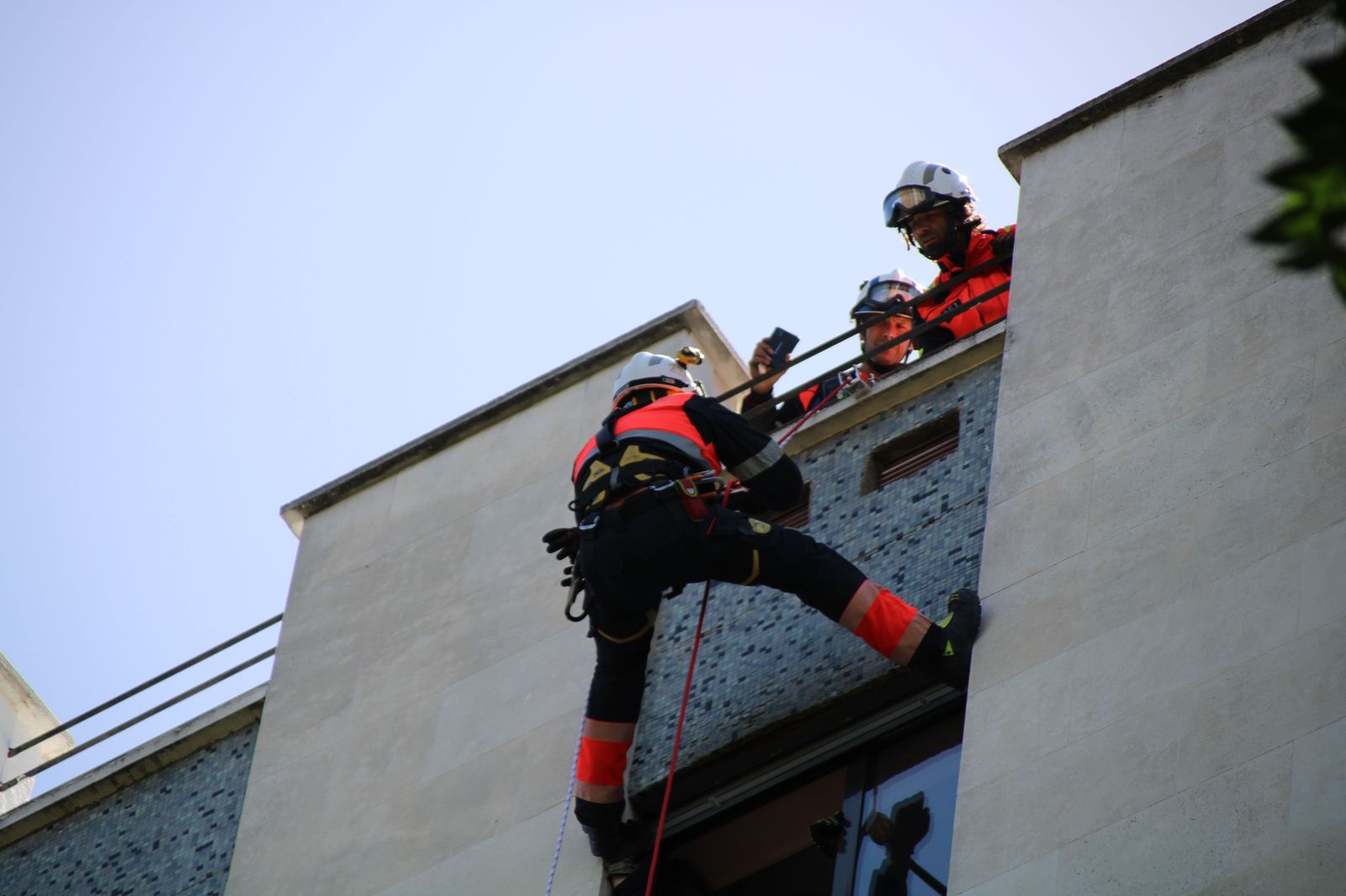 intervencion-de-los-bomberos-en-un-edificio-del-paseo-de-carmelitas-13