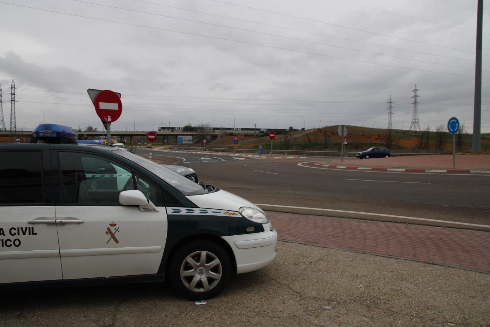 guardia-civil-en-la-rotonda-del-helma-ntico