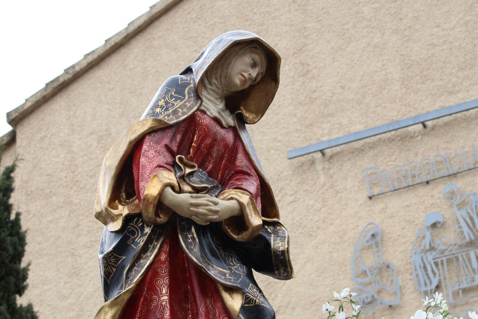 La Hermandad del Silencio acorta su recorrido por el temor a la lluvia este Sábado Santo en Salamanca