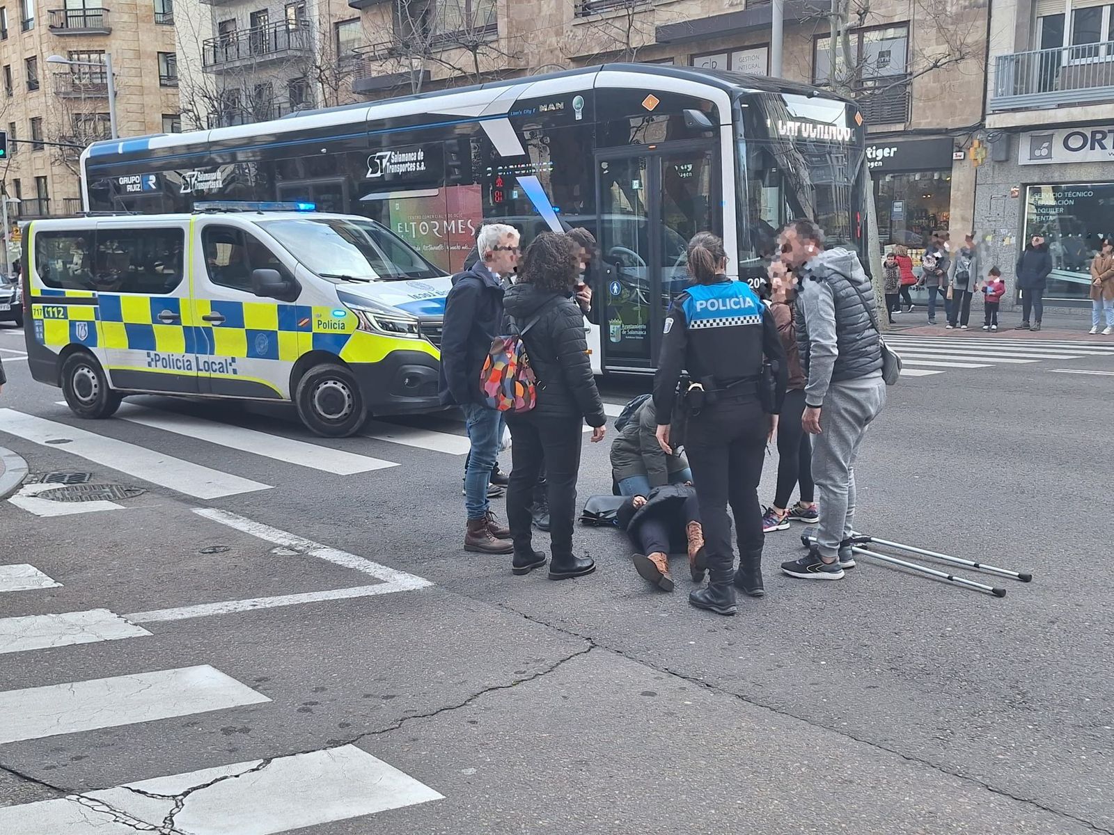 Herida una mujer en un atropello en la avenida de Mirat