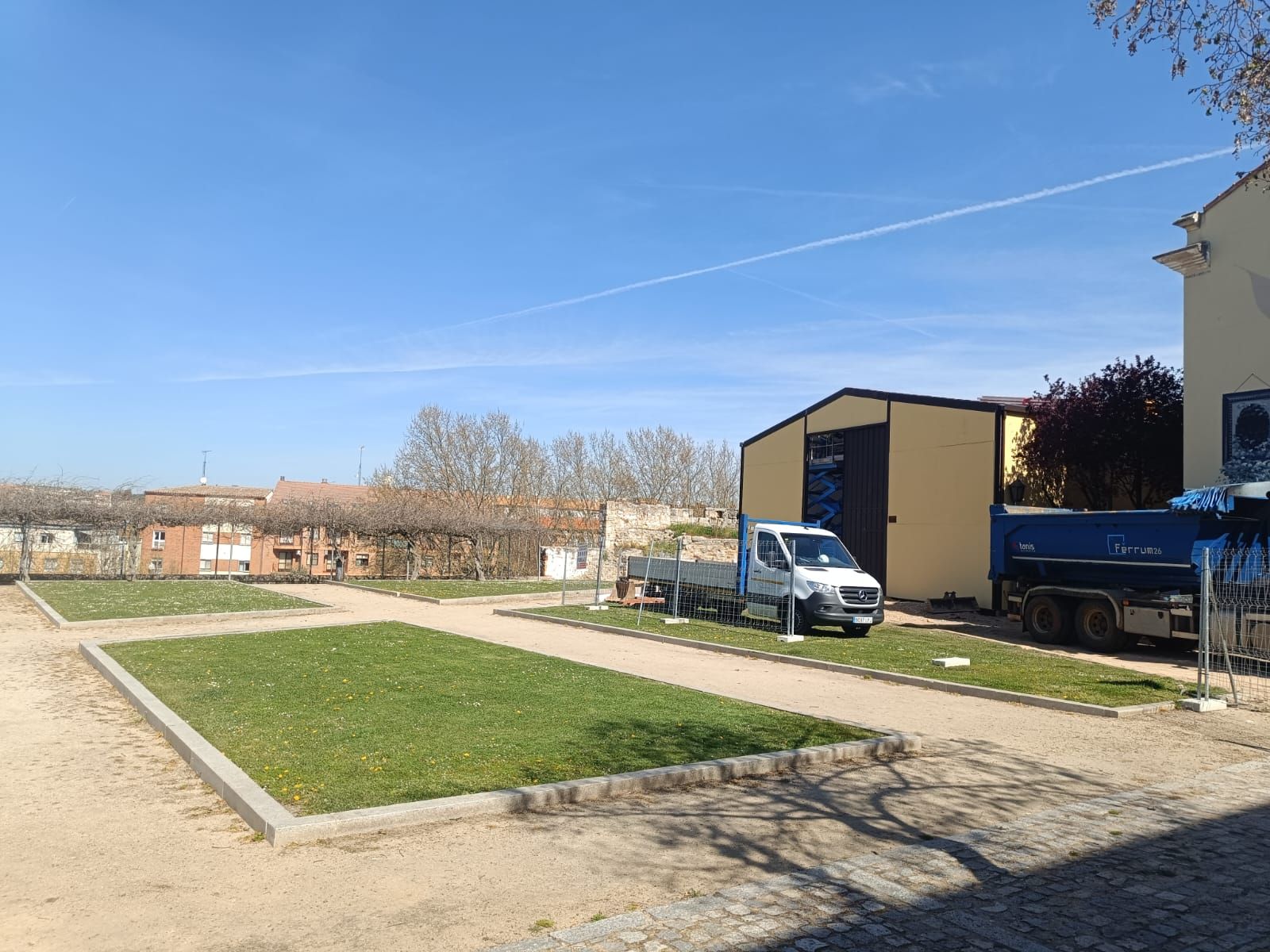 La carpa de San Bernabé casi lista para la Semana Santa