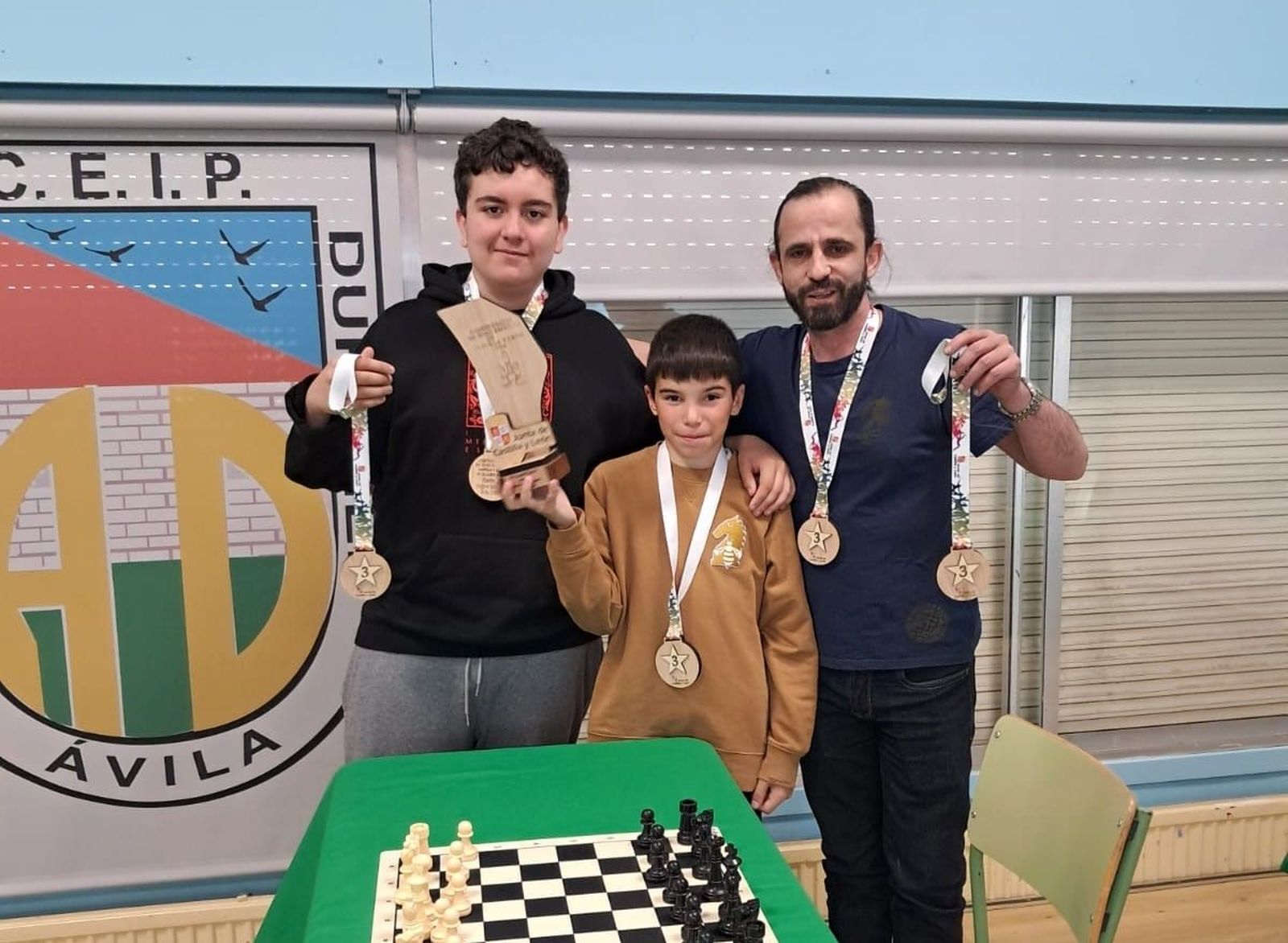 Equipo Béjar 2024 con medallas