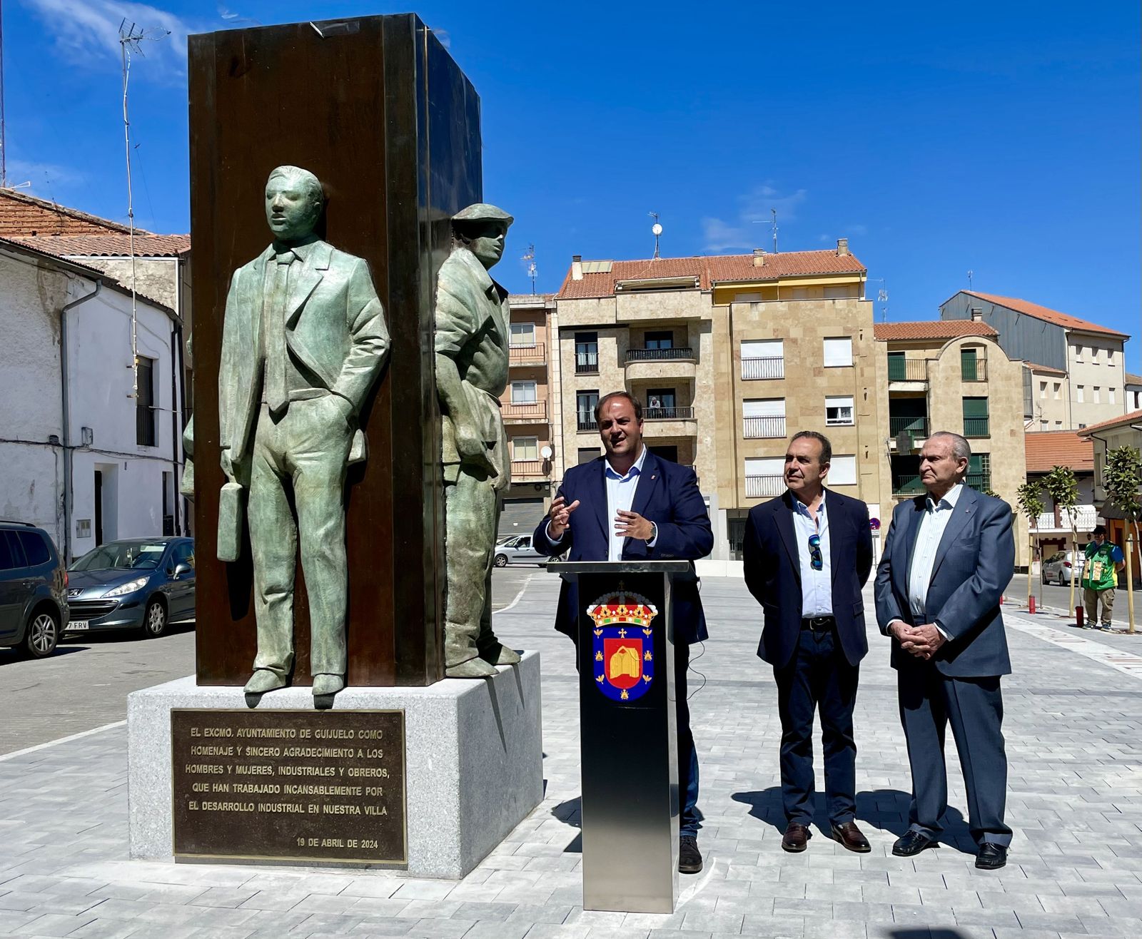 Inauguración estatua homenaje a los hombre y mujeres de Guijuelo