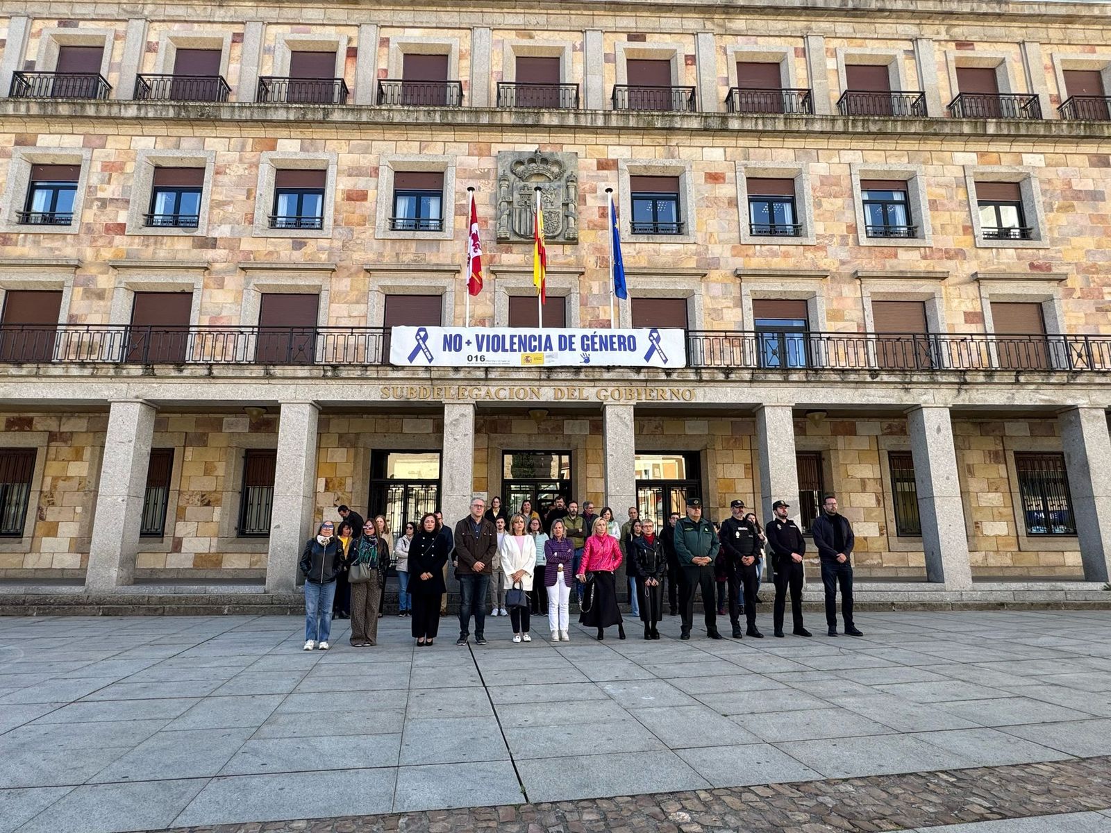 Minuto de silencio en Zamora por los asesinatos de Rocío y Miríam.