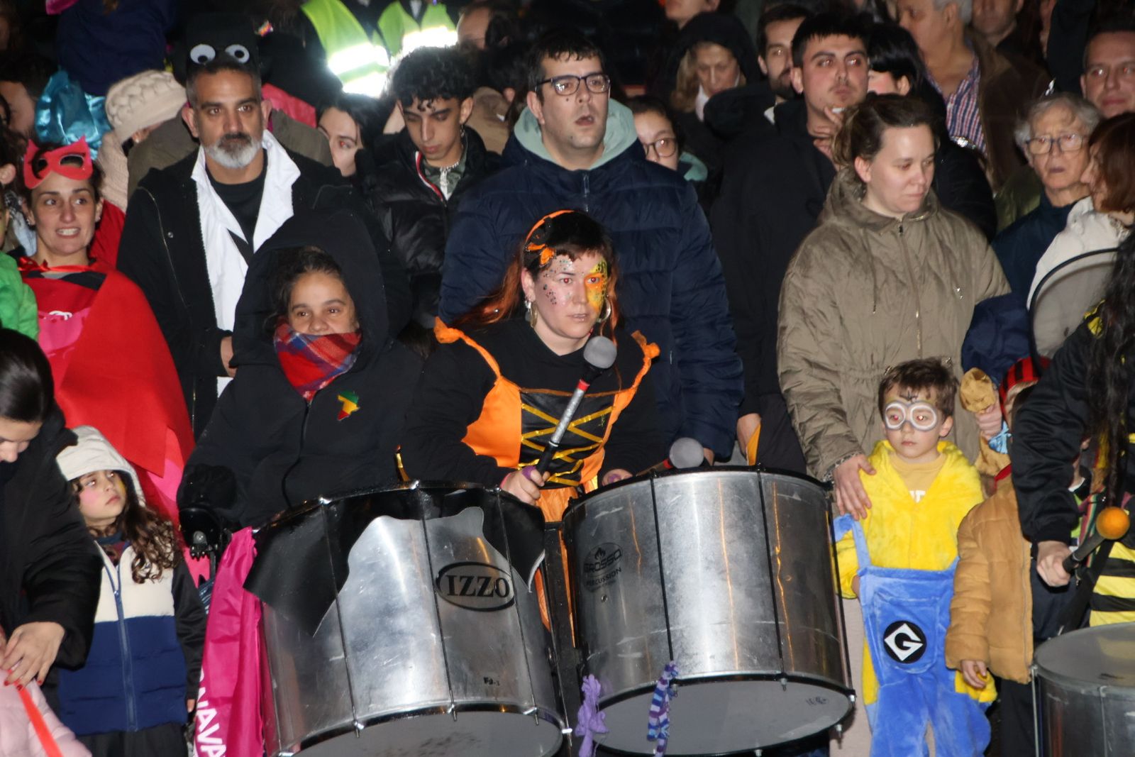 Desfile de disfraces con pasacalles a cargo de Blocco Charr
