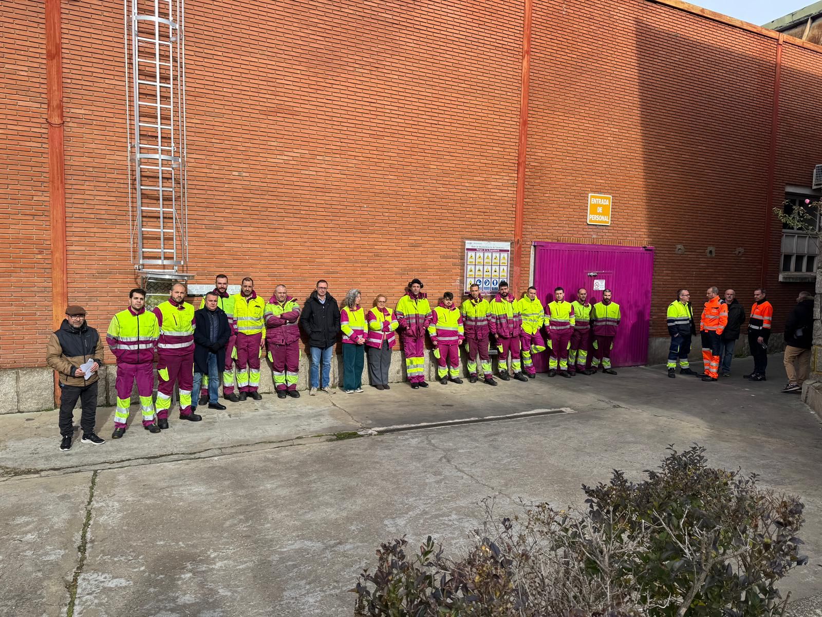 Trabajadores y trabajadoras de la Base de Mantenimiento de Renfe, los cuales no pudieron desplazarse hasta la Estación de Vialia