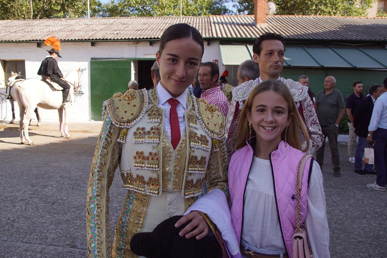 Así han vivido los salmantinos el primer festejo de la feria taurina 2025: imágenes del ambiente en los tendidos y en el patio de cuadrillas