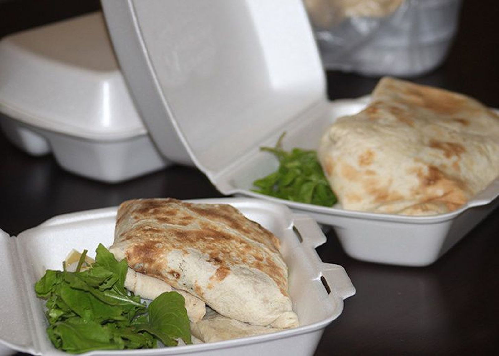 La sociedad gasta un 13 por ciento de su sueldo en comer fuera durante su horario laboral