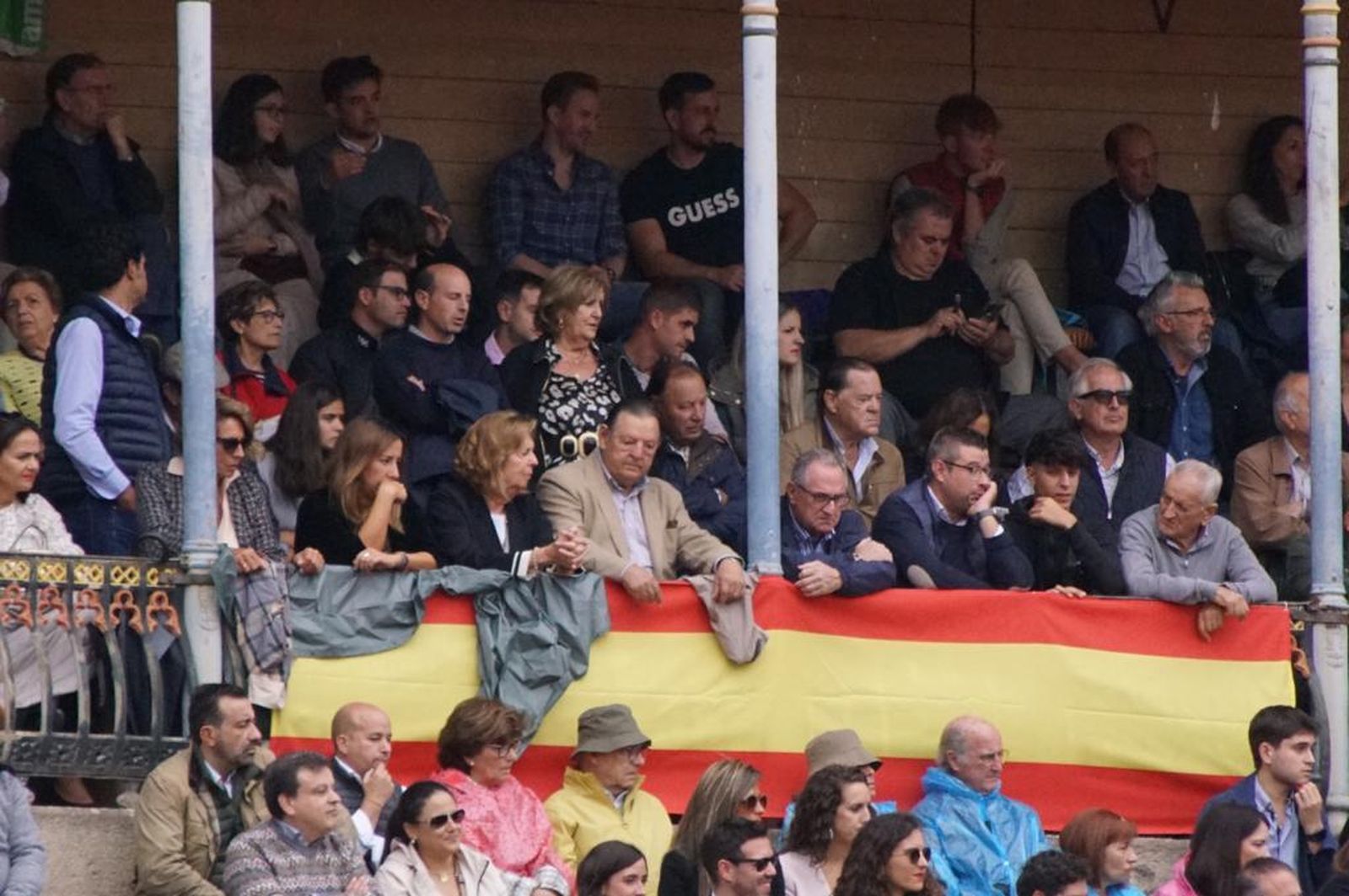 tendidos-de-la-glorieta-durante-la-corrida-de-garcia-y-olga-jimenez-37