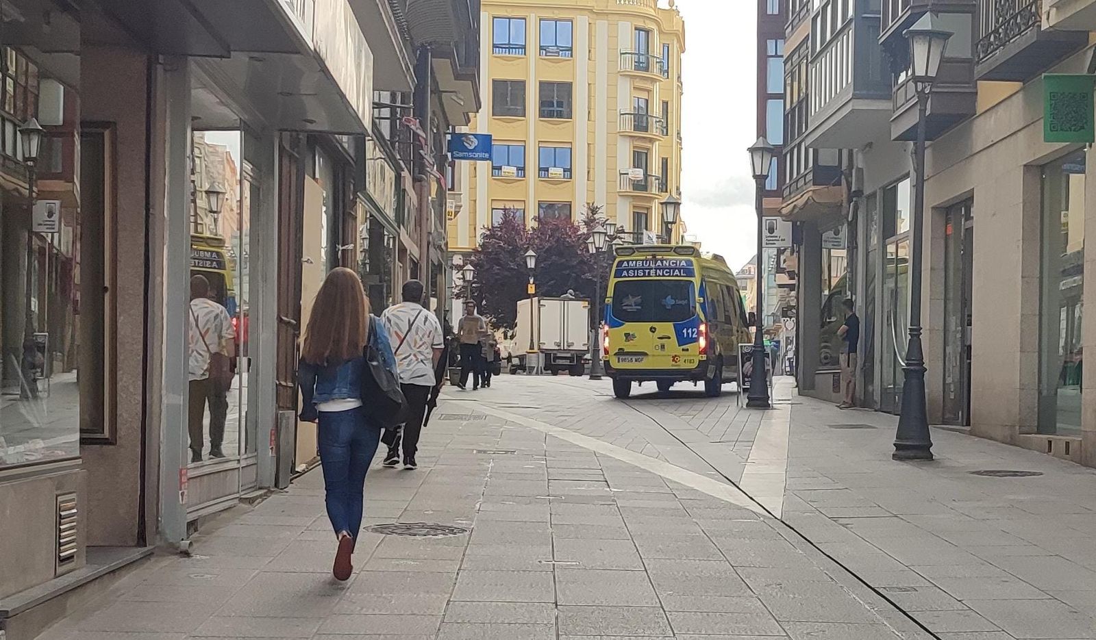 Imagen de la ambulancia en la zona Archivo