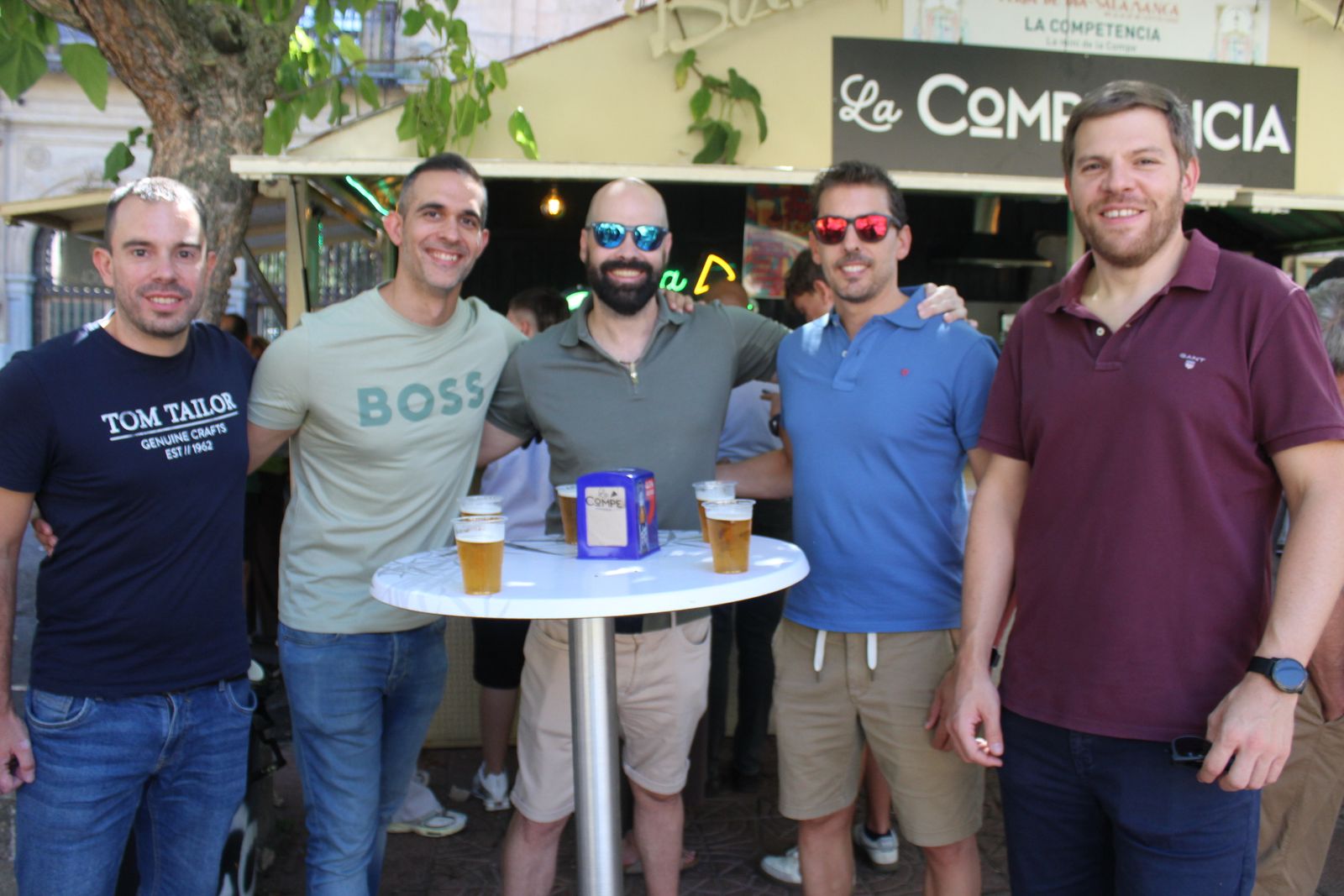 Ambiente en la Feria de Día en el mediodía de este domingo