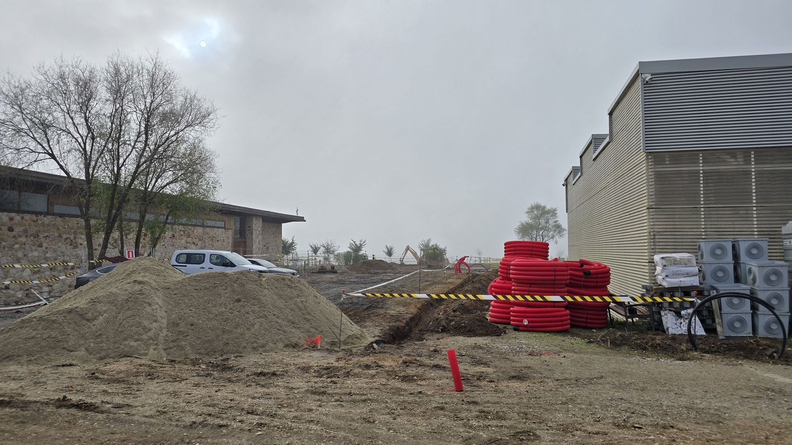 El alcalde de Salamanca, Carlos García Carbayo, informa de los hallazgos y las actuaciones que se están realizando en el Cerro de San Vicente