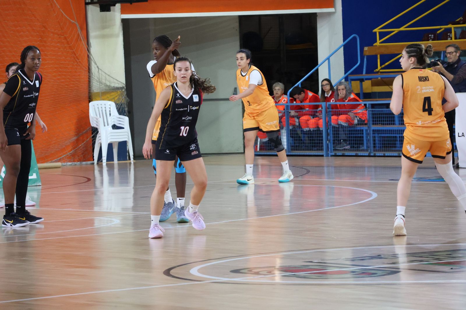 Partido entre CD Zamarat y Cajasol Baloncesto Sevilla