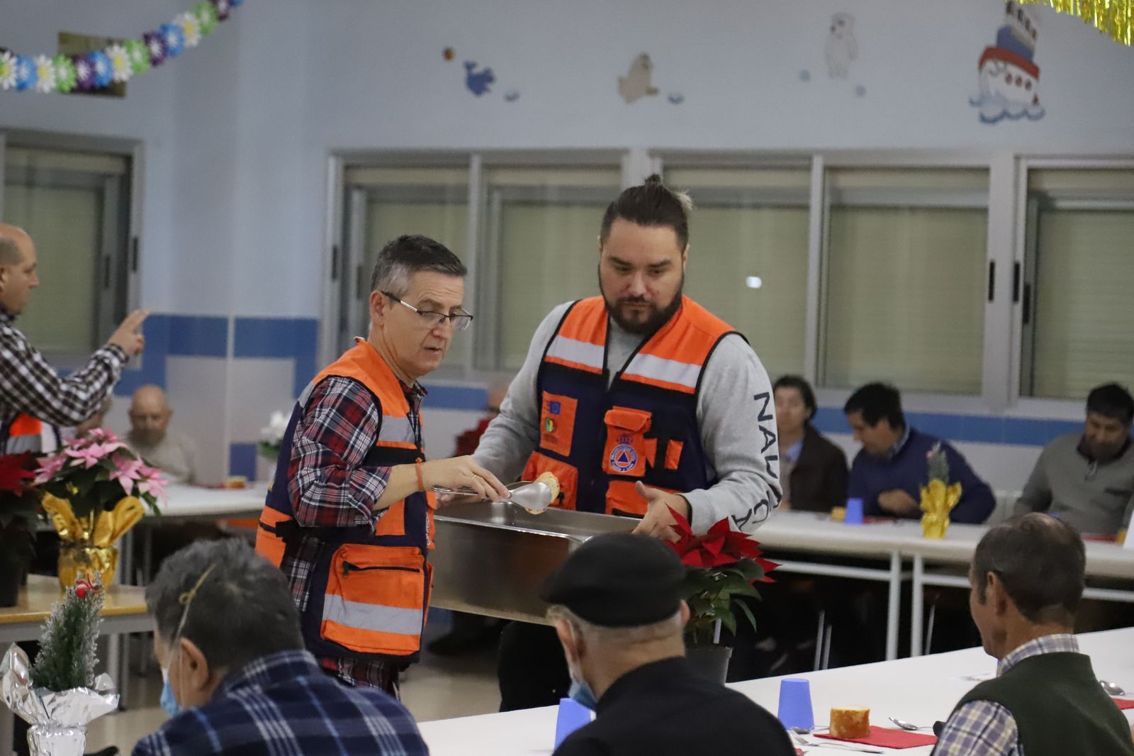 cena-de-nochebuena-solidaria-a-cargo-de-proteccion-civil-9