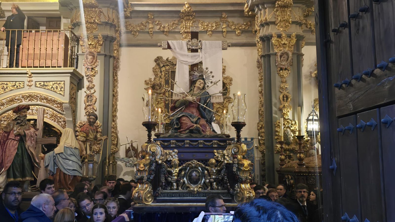 Procesión del Vía Matris de la Ilustre Cofradía de la Vera Cruz. Vídeo Andrea M.