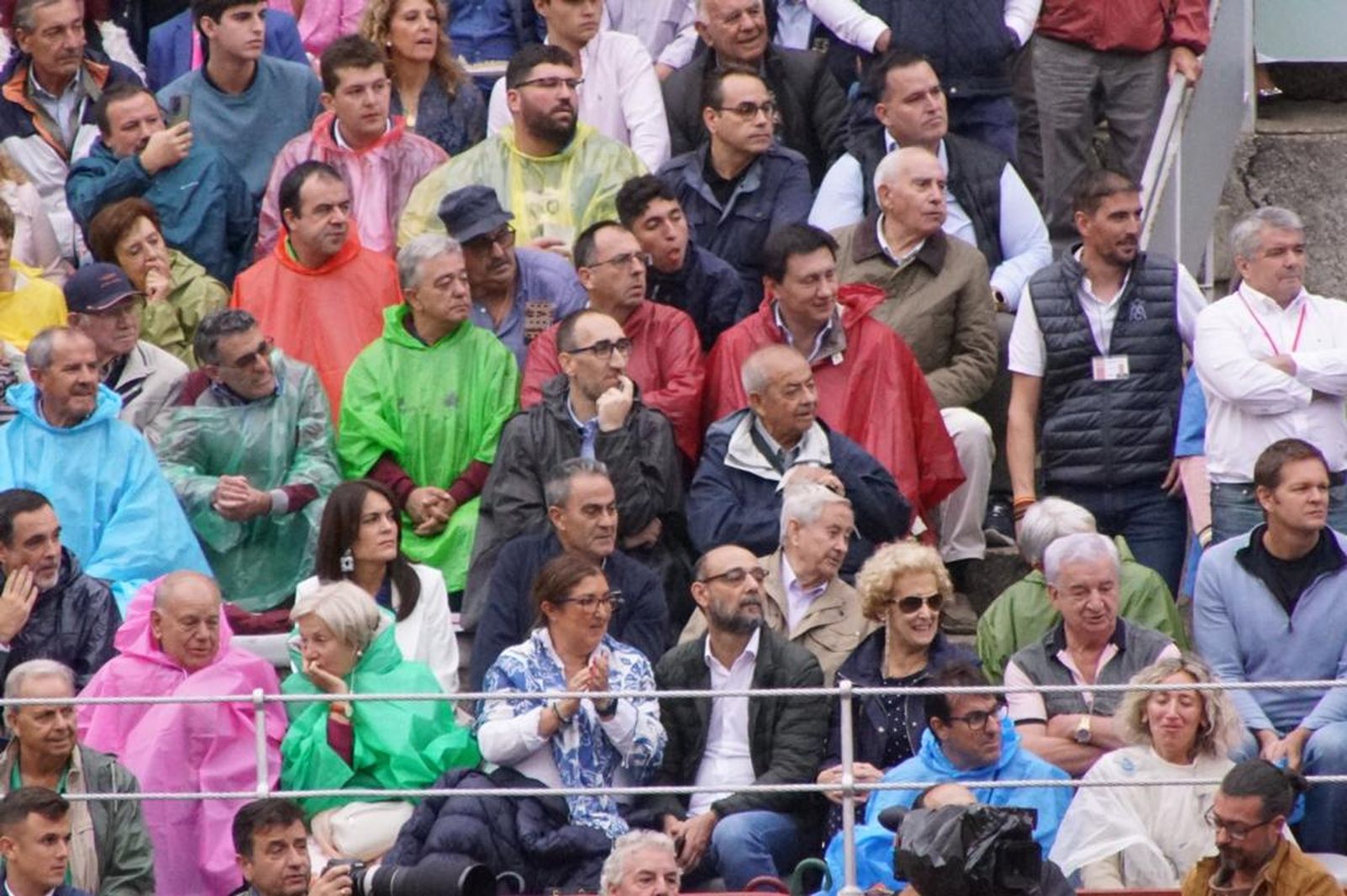 tendidos-de-la-glorieta-durante-la-corrida-de-garcia-y-olga-jimenez-80
