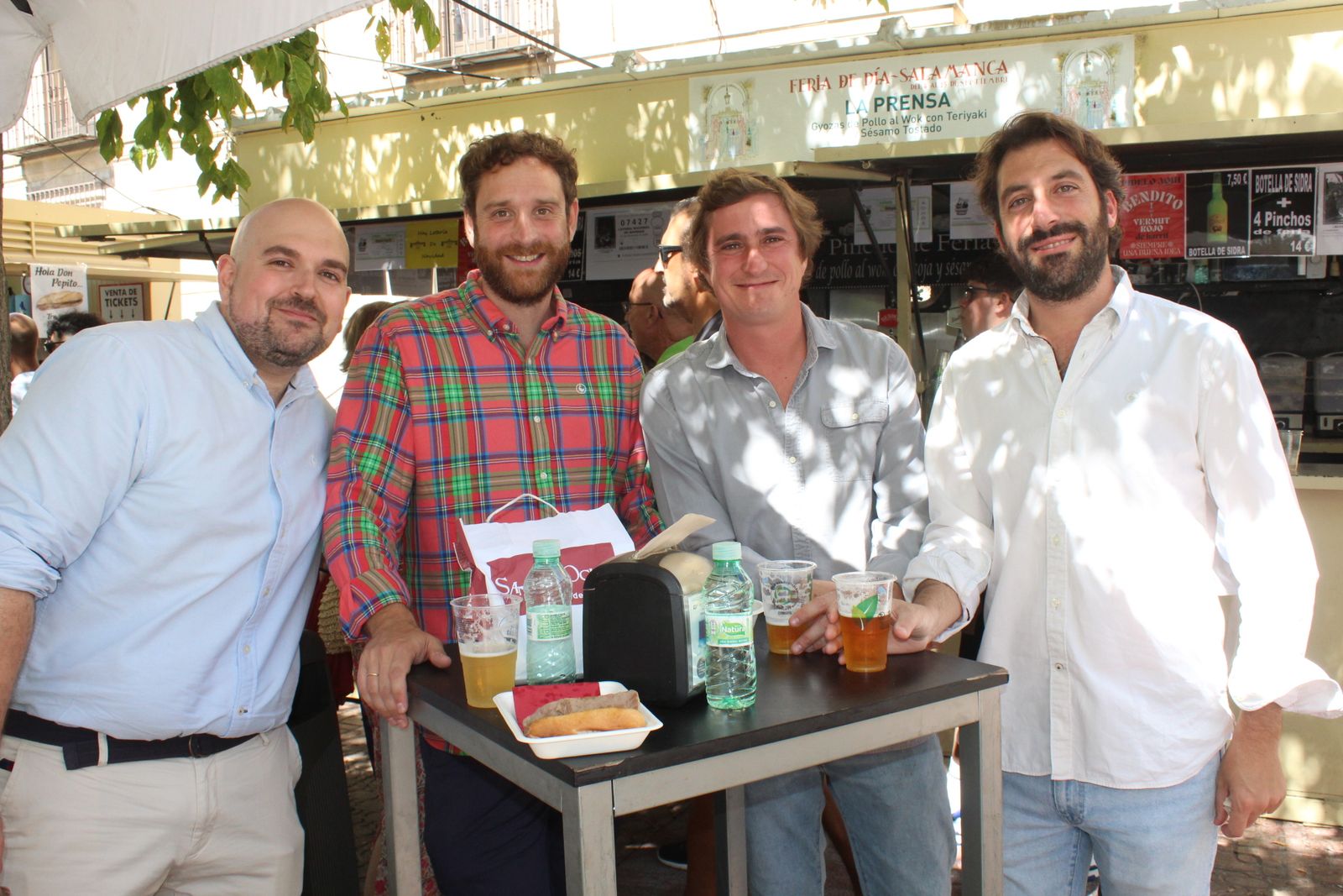 Ambiente en la Feria de Día en el mediodía de este jueves