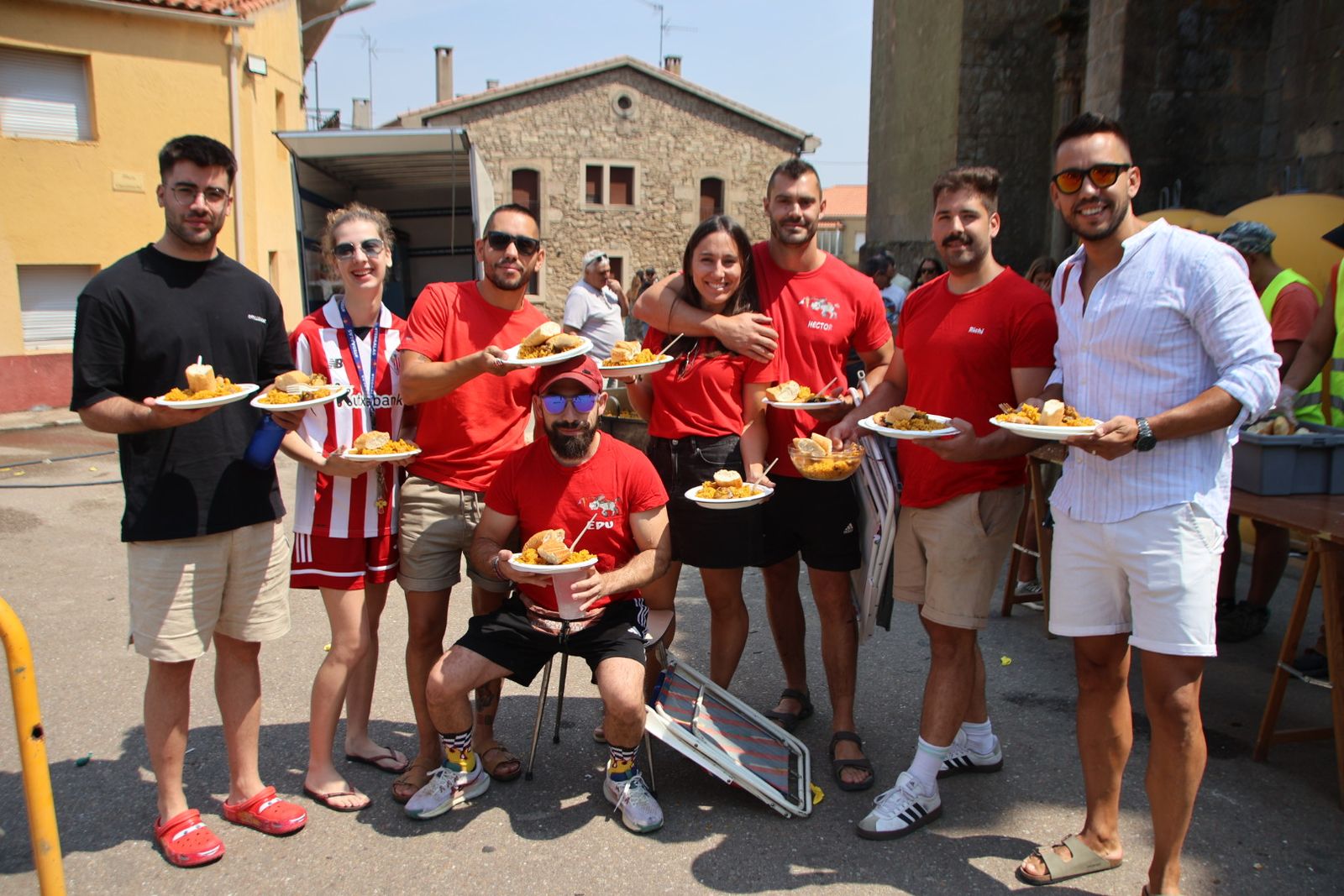Masueco paella popular en la plaza