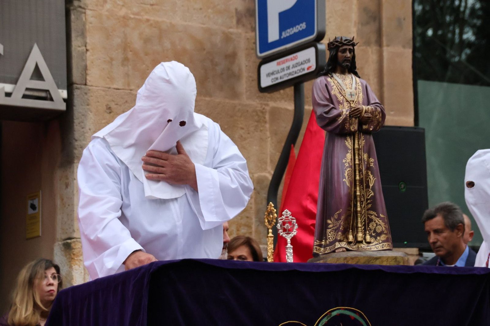 Acto del indulto a un preso en la procesión de Nuestro Padre Jesús del Perdón