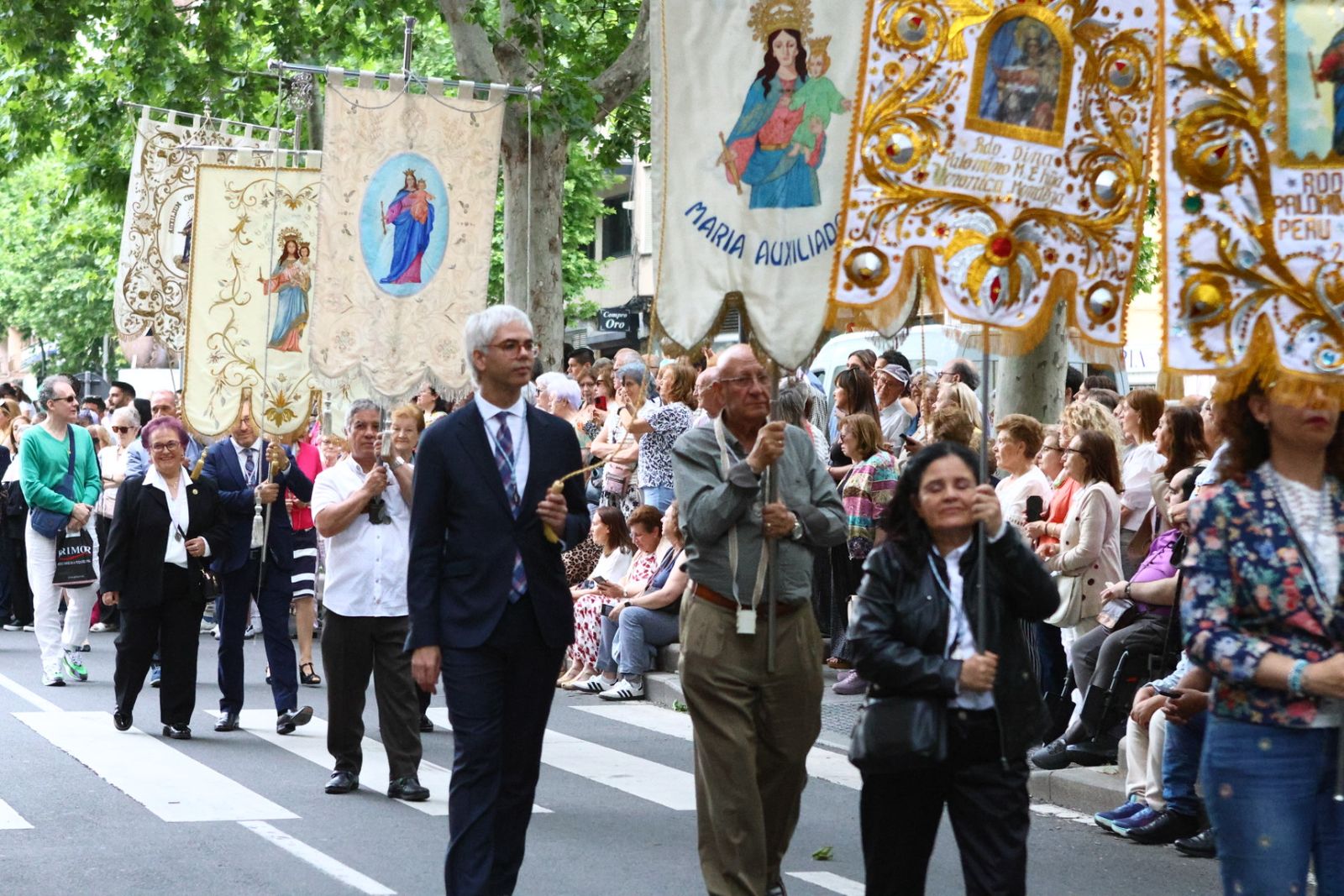 Procesión con motivo de la festividad de María Auxiliadora
