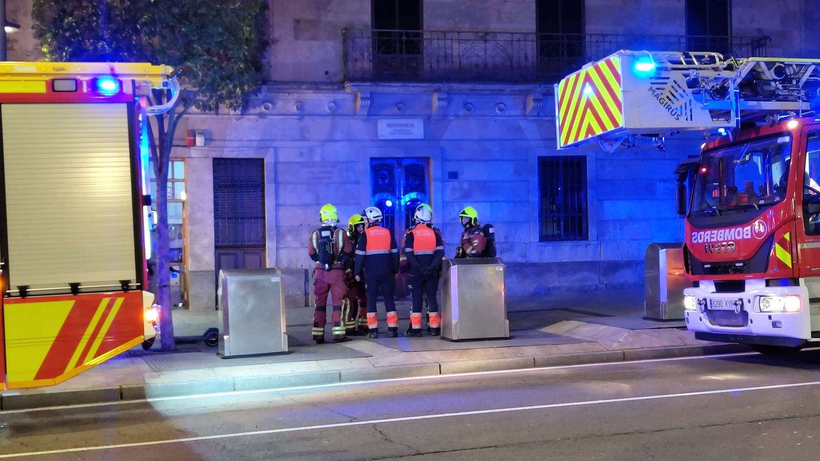 Los bomberos de Salamanca se movilizan hasta la Gran Vía por una llamada de olor a gas Los bomberos de Salamanca se movilizan hasta la Gran Vía por una llamada de olor a gas