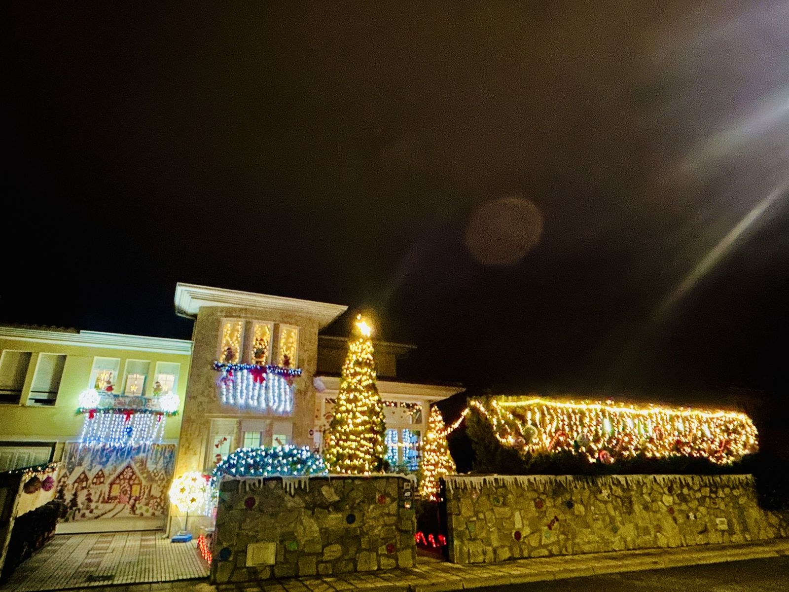 R.J.C. - Decoración navideña en una vivienda de Carbajosa de la Sagrada (2).jpeg