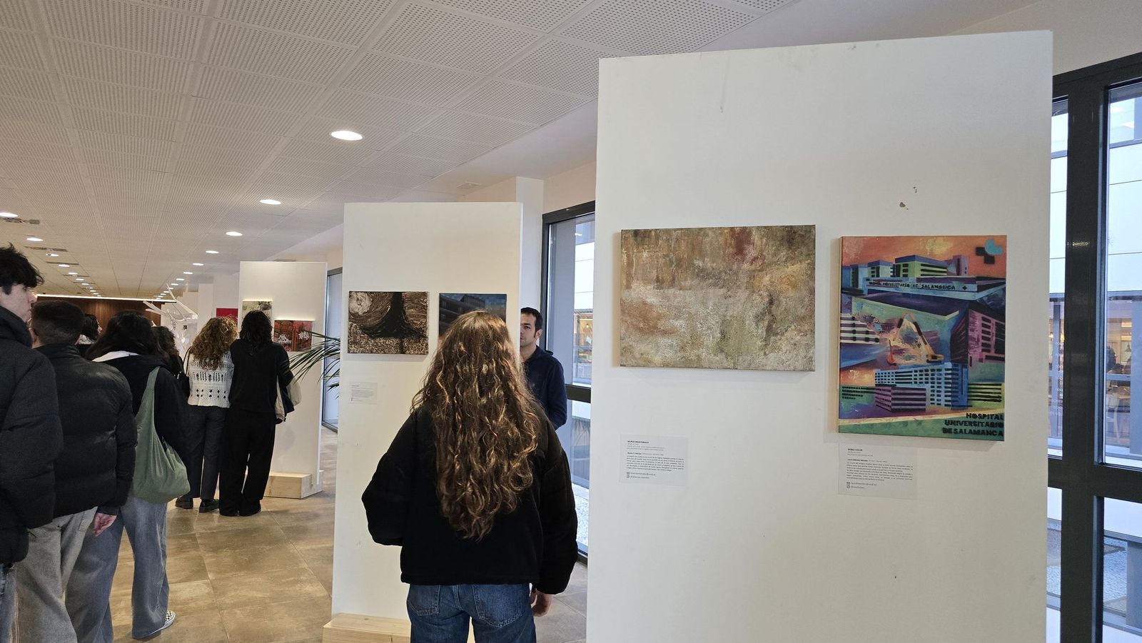 “La arquitectura como huella temporal: reflexión plástica sobre el Hospital Universitario de Salamanca”
