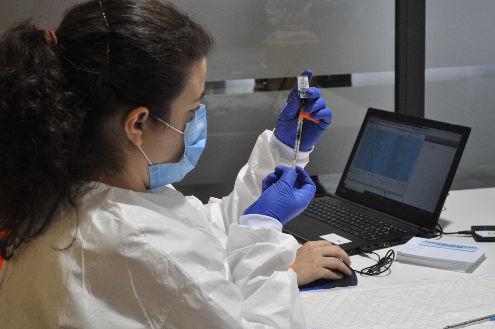 España detecta un caso de trombosis de senos venosos a un paciente que había recibido la vacuna AstraZeneca