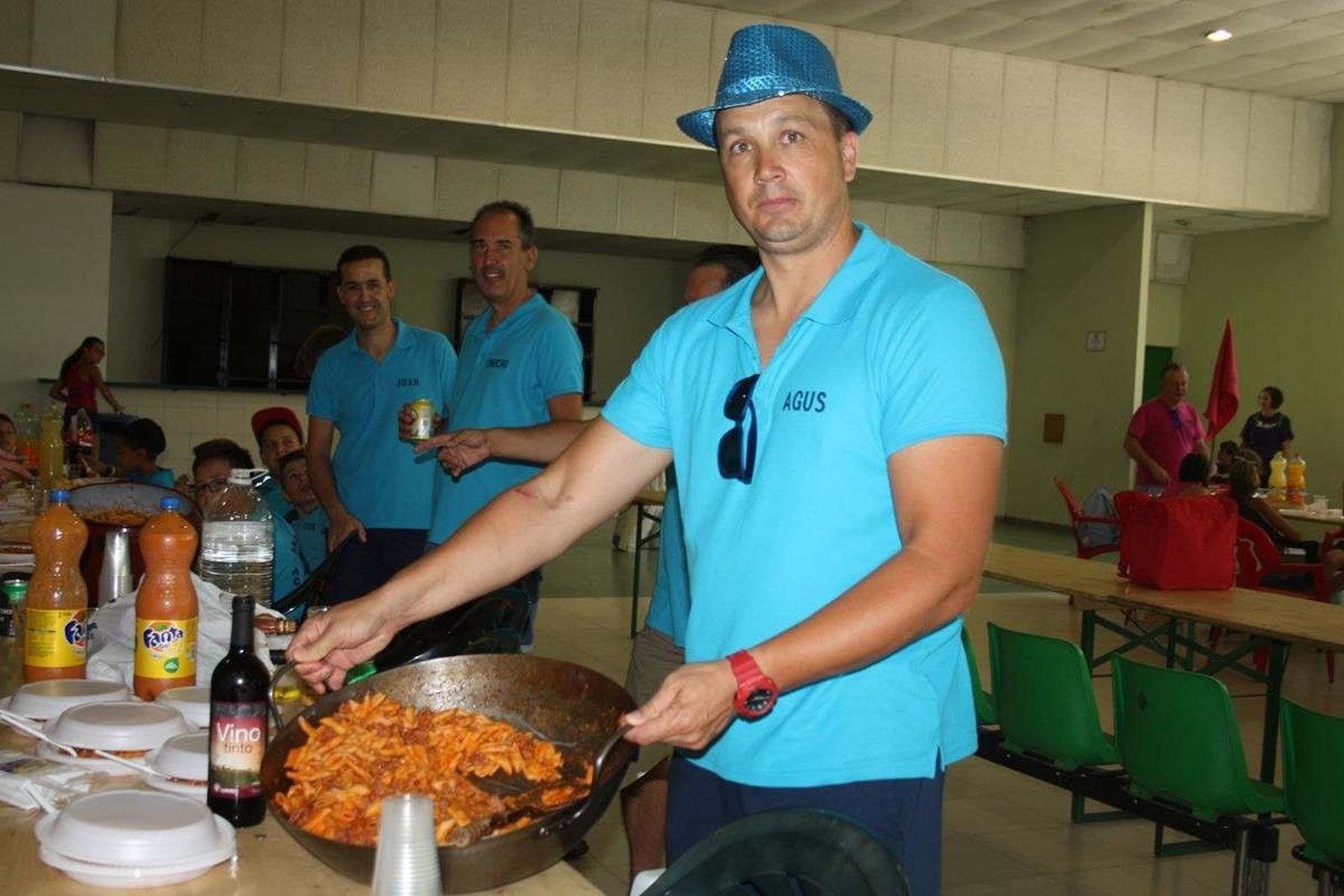 Comida popular y risas en el sábado festivo de Doñinos