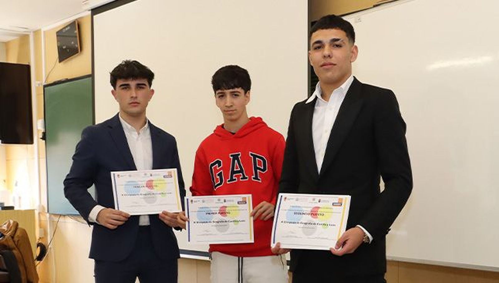 Entrega de premios en la fase local de la X Olimpiada de Geografía de Castilla y León