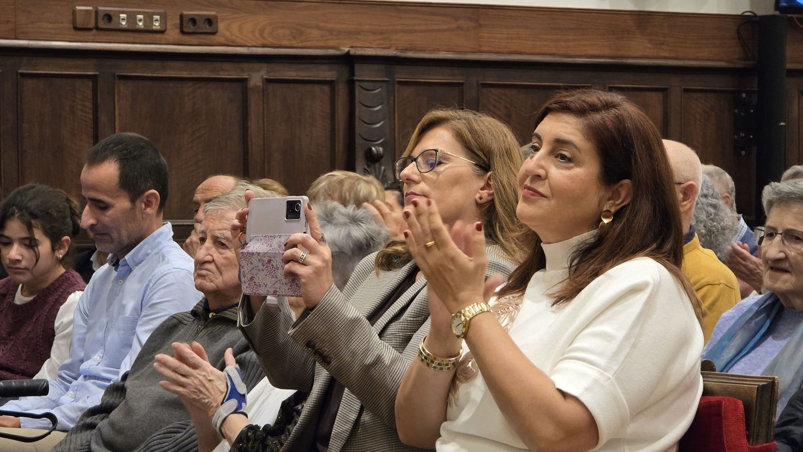 El rector de la Universidad de Salamanca preside el acto de toma de posesión de nuevos cargos académicos y del personal docente e investigador