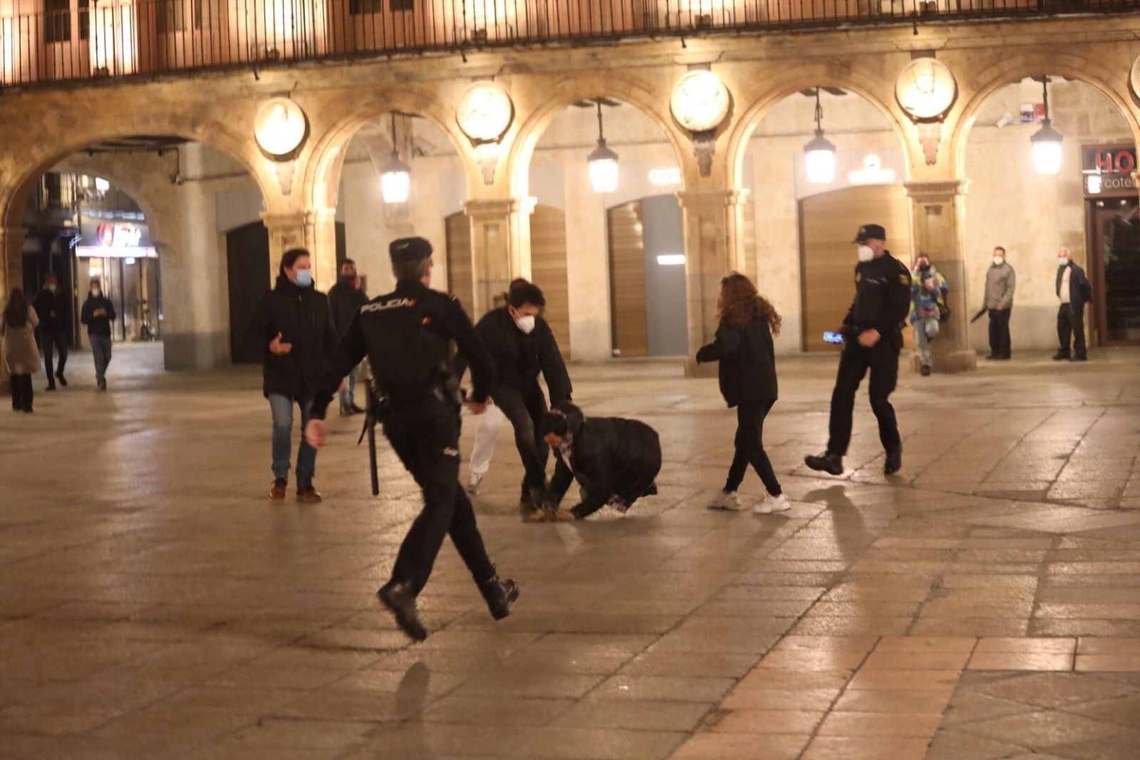GALERÍA | Concentración en apoyo al rapero Pablo Hasel en la Plaza Mayor de Salamanca