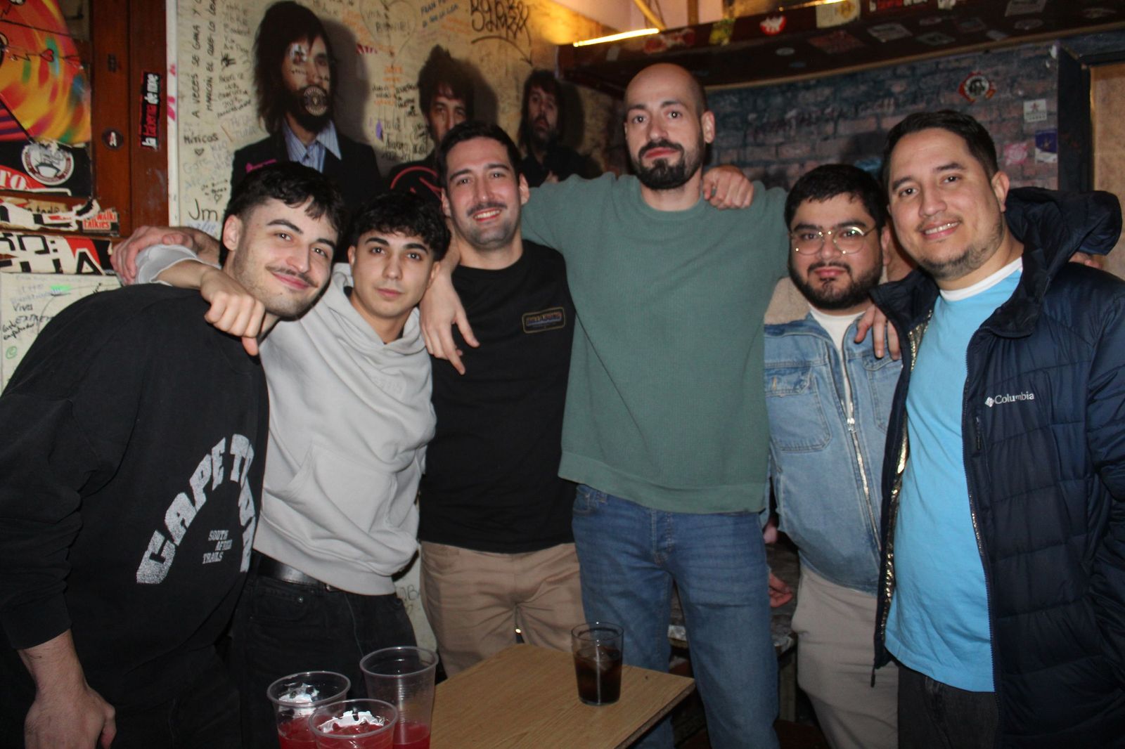 La fiesta de Salamanca moviliza a los jóvenes a divertirse a pesar del mal tiempo