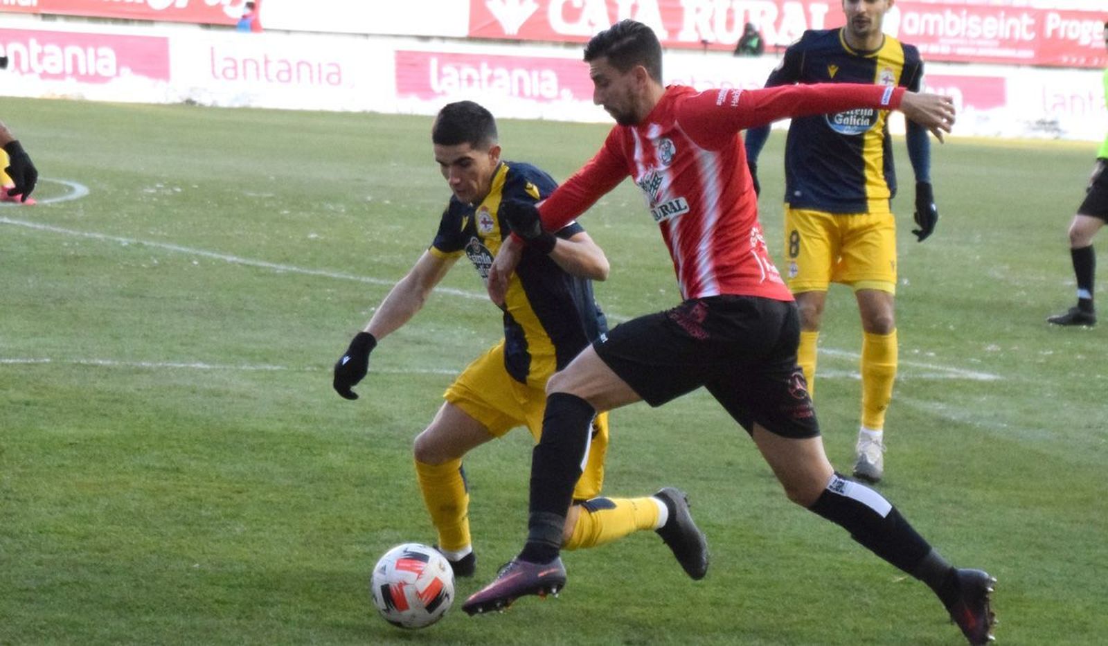 Coque, en un choque ante el Deportivo / FOTO ZAMORA24HORAS.COM