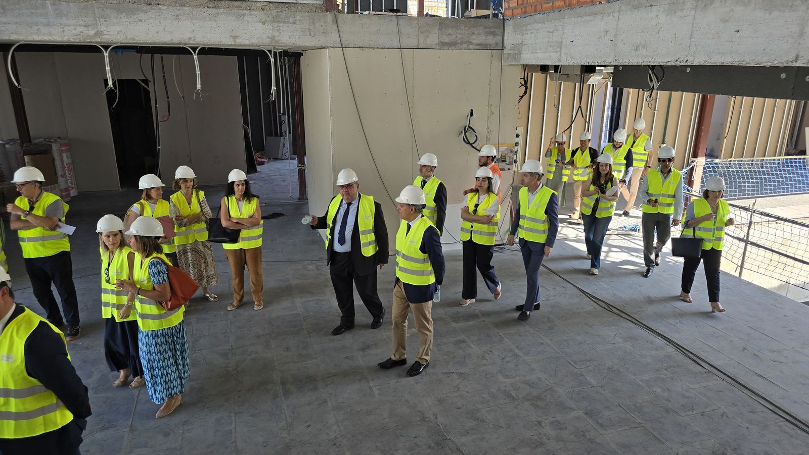 El consejero de Sanidad, Alejandro Vázquez Ramos, visita las obras del centro de salud Prosperidad