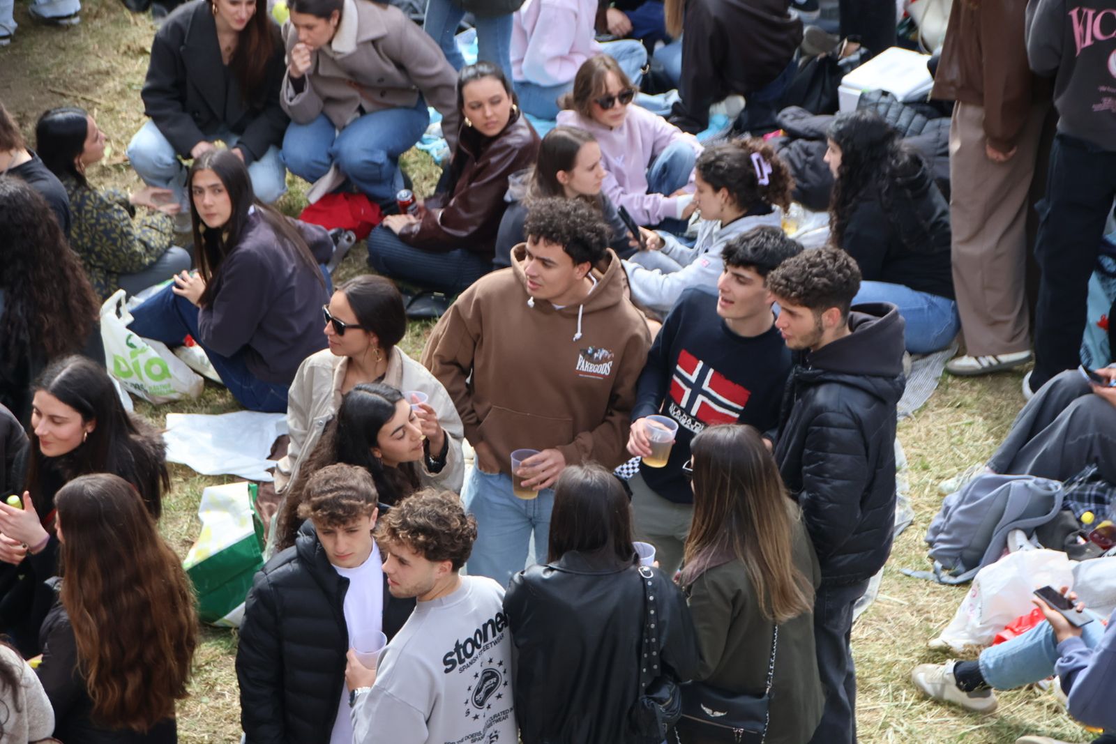 Un multitudinario Lunes de Aguas en Salamanca llena la ribera del Tormes