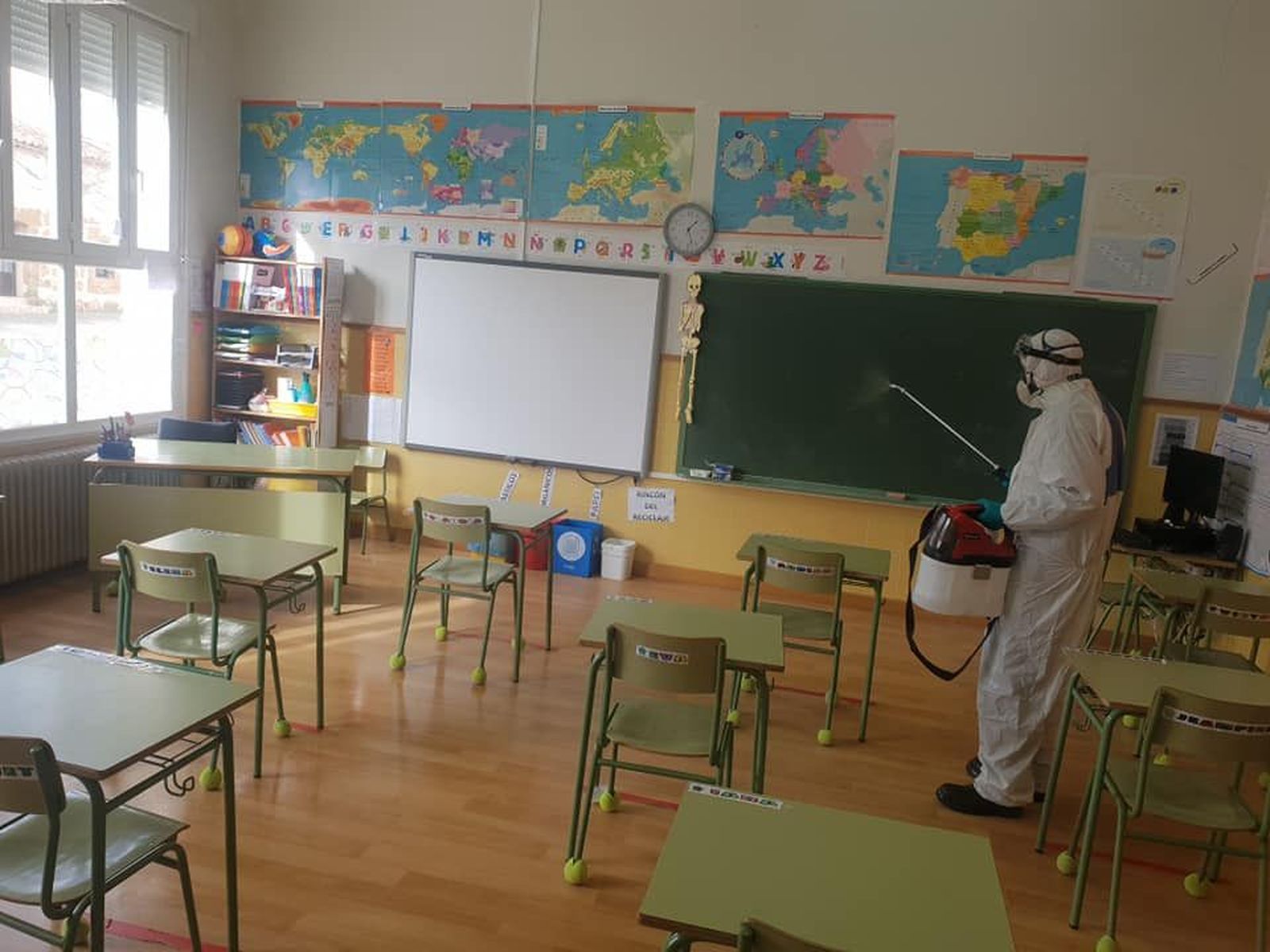 Desinfección en un colegio