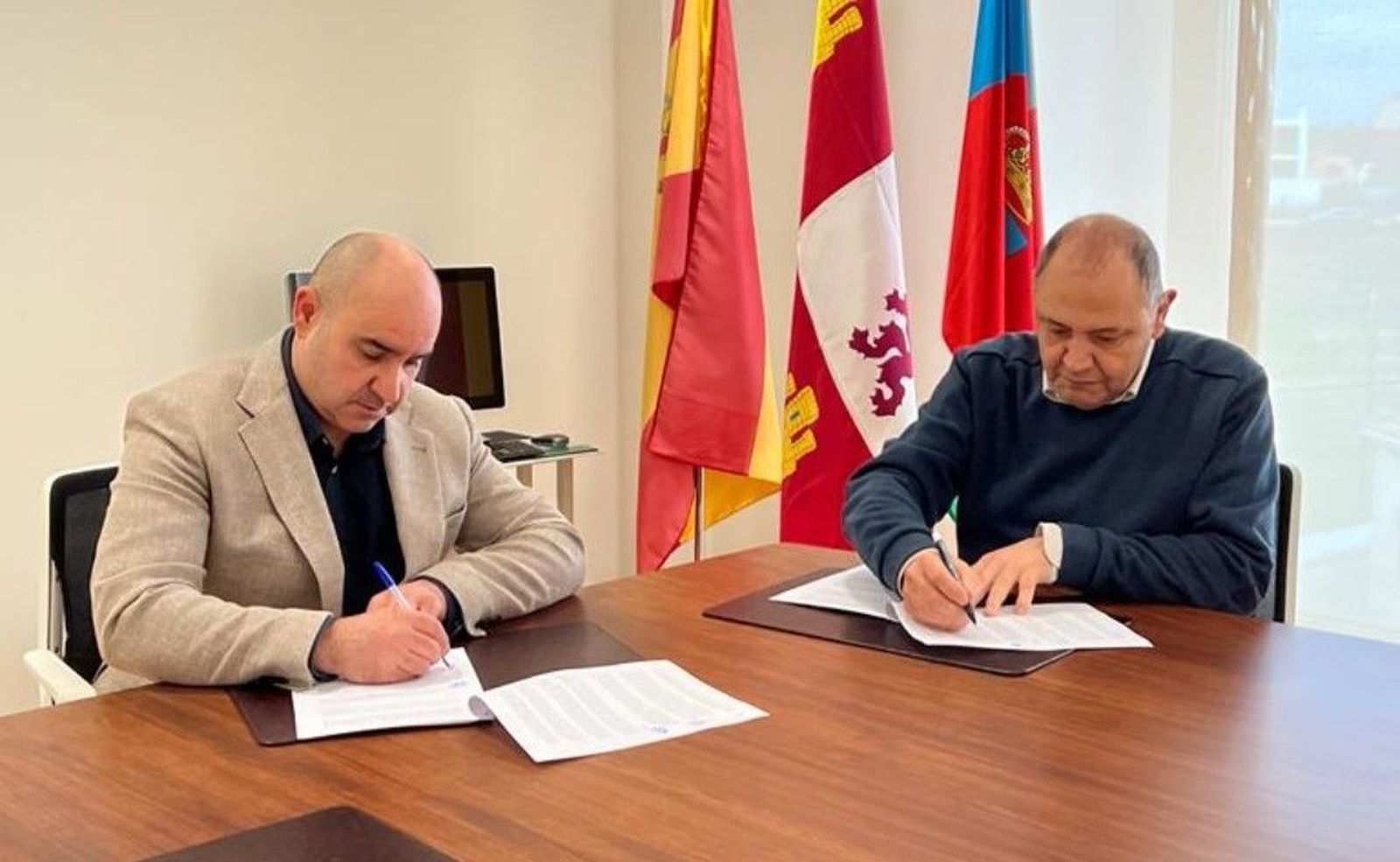 Aspace firma convenio con Ayuntamiento de Villares de la Reina