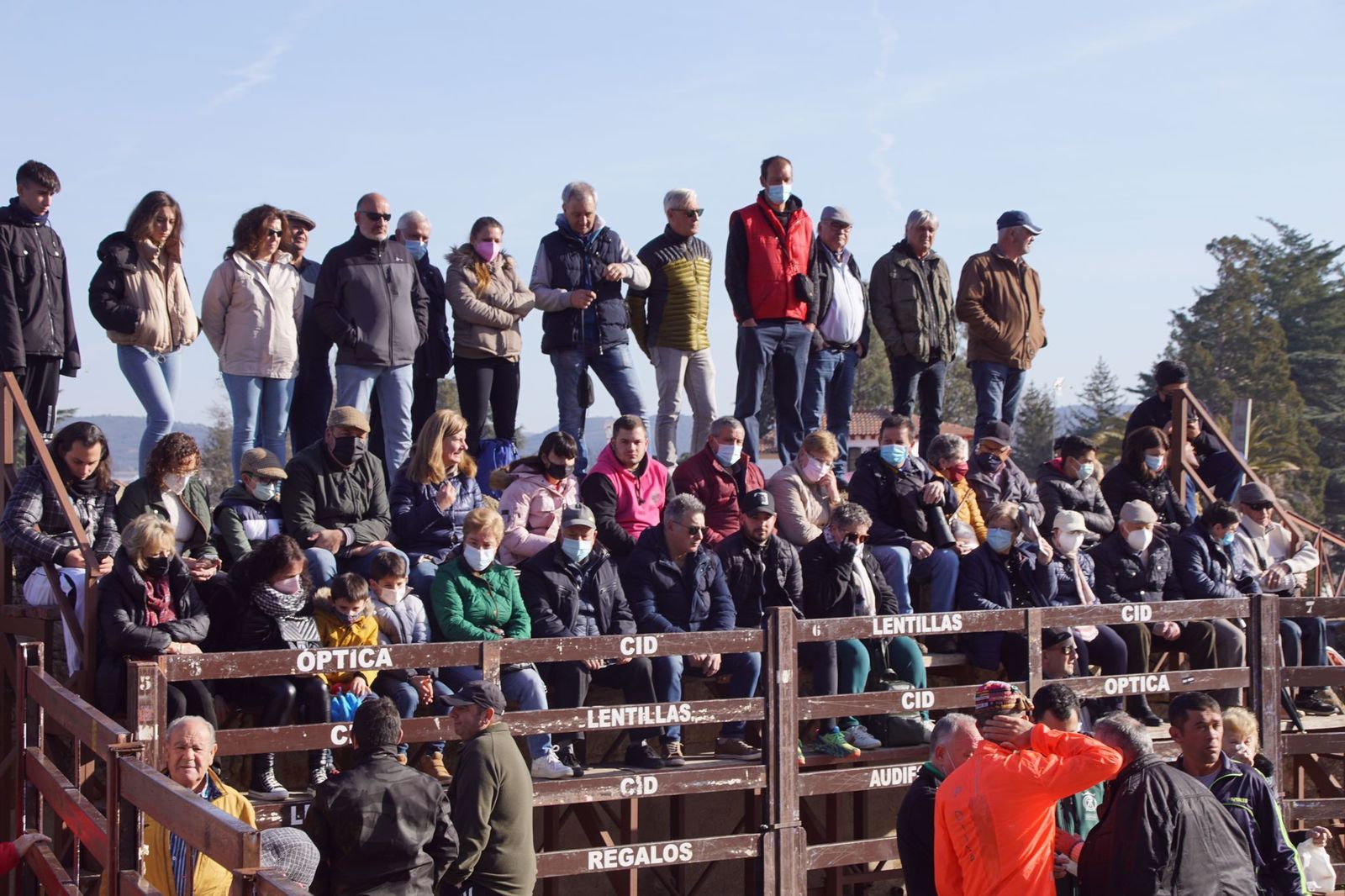 encierro-capea-y-ambiente-en-ciudad-rodrigo-en-este-lunes-de-carnaval-23
