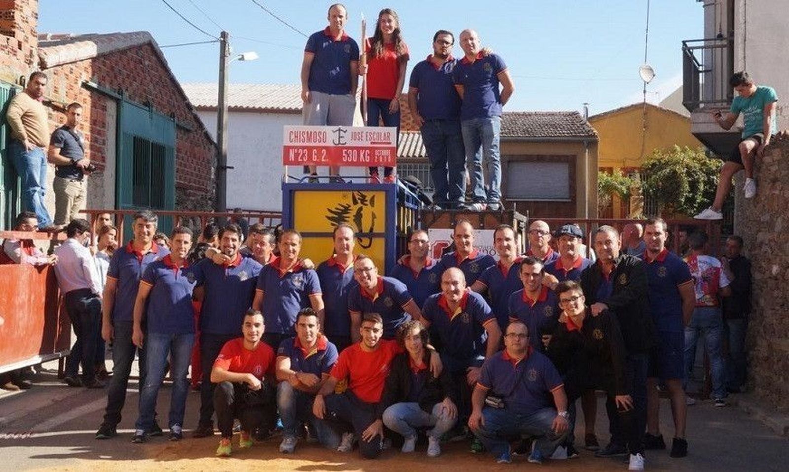 La villa disfruta del espectáculo del Toro del Cajón La villa disfruta del espectáculo del Toro del Cajón