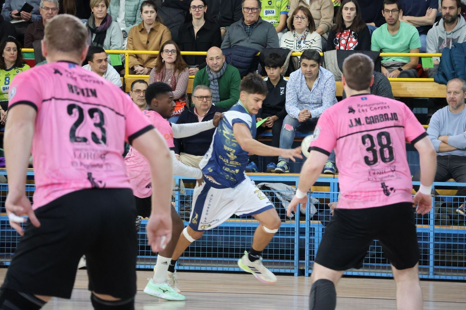 GALERÍA | El BM Zamora se juega consolidar el liderazgo frente a los asturianos del Auto-Center Principado Vetusta