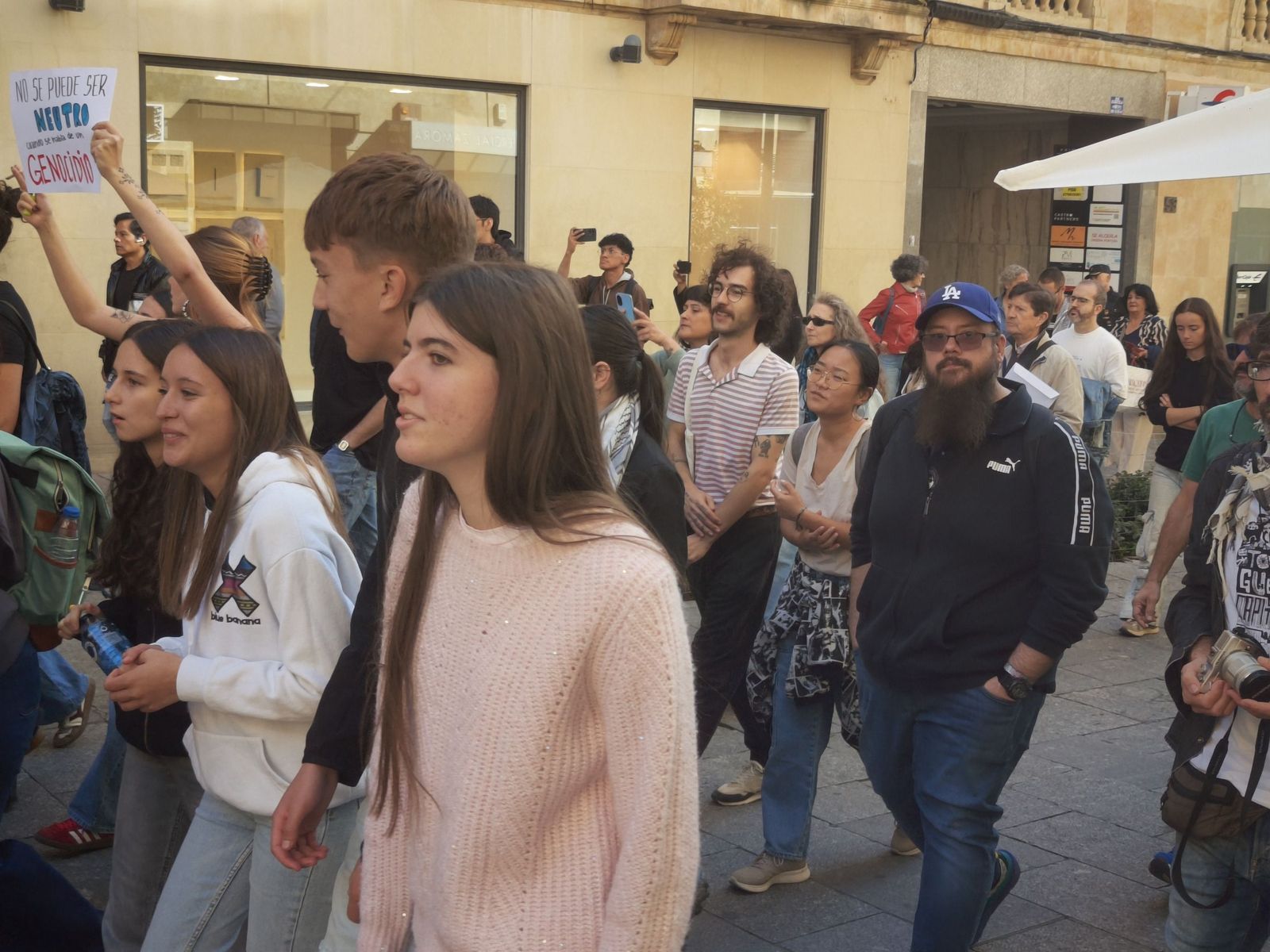 Los estudiantes de Salamanca recorren Salamanca alzando la voz por Palestina