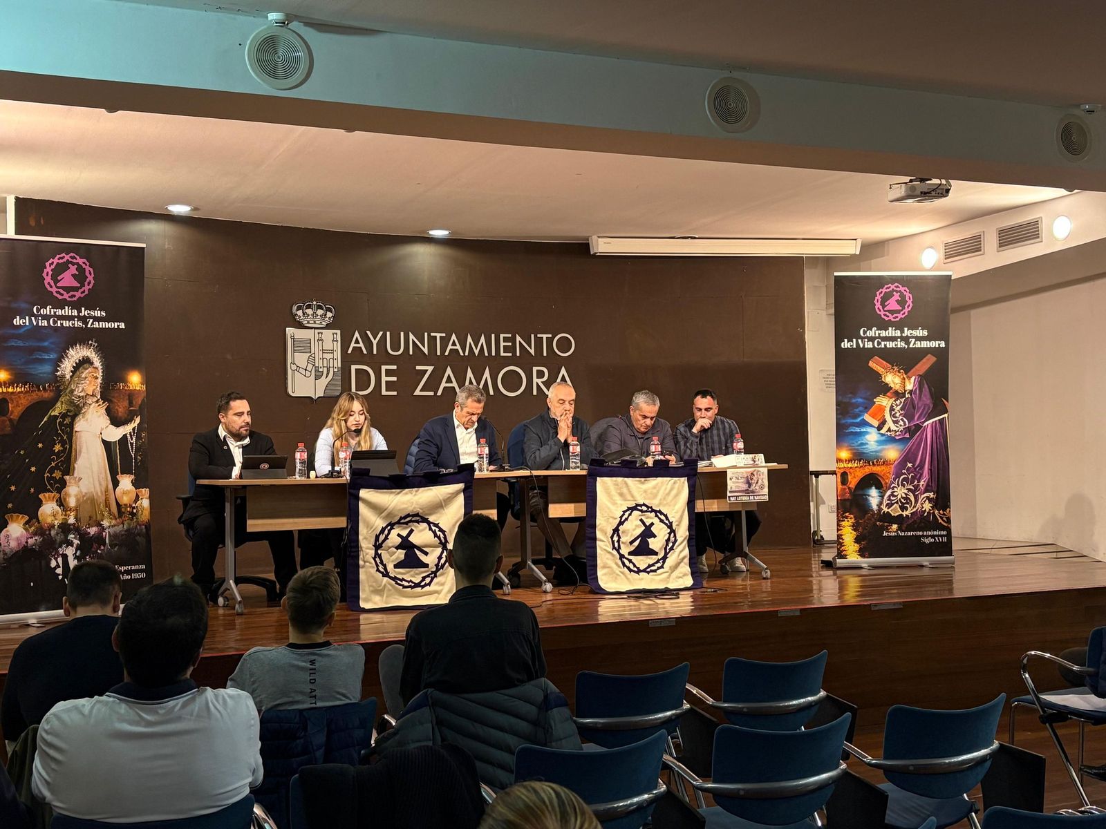 Asamblea del Vía Crucis en el Palacio de La Alhóndiga