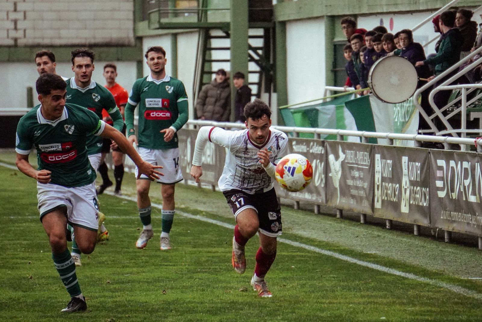 Álex Gonpi, ante el Coruxo