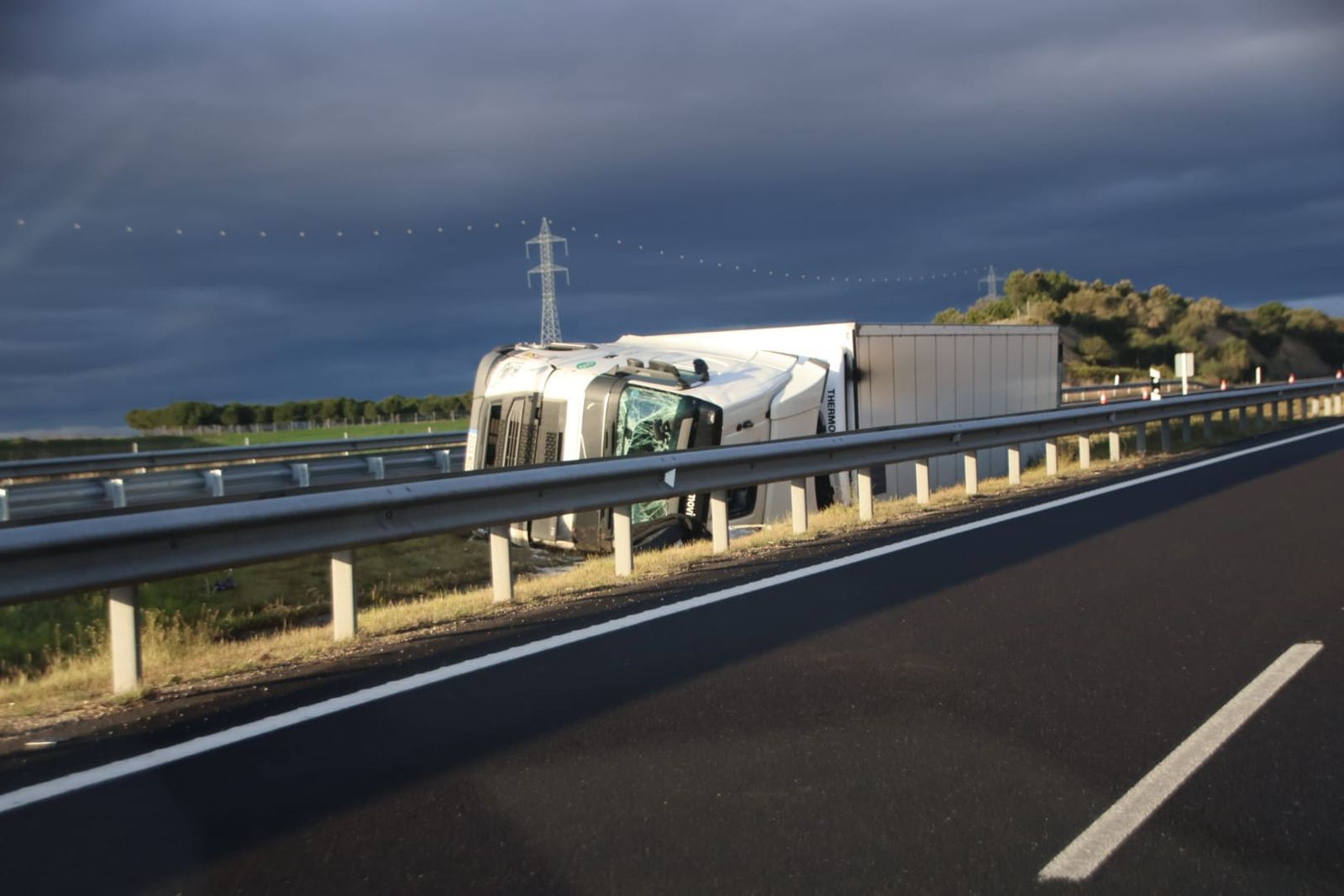 Vuelca un camión en la A-62 a la altura de Castellanos de Moriscos